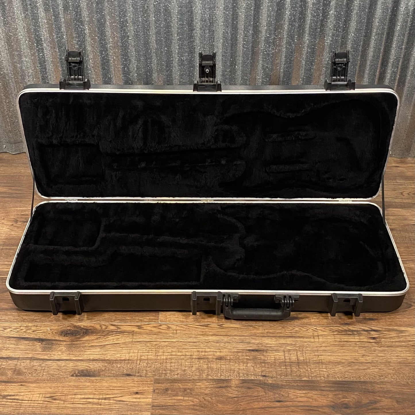 Fender Deluxe Molded ABS Strat/Tele Hardshell Case Used