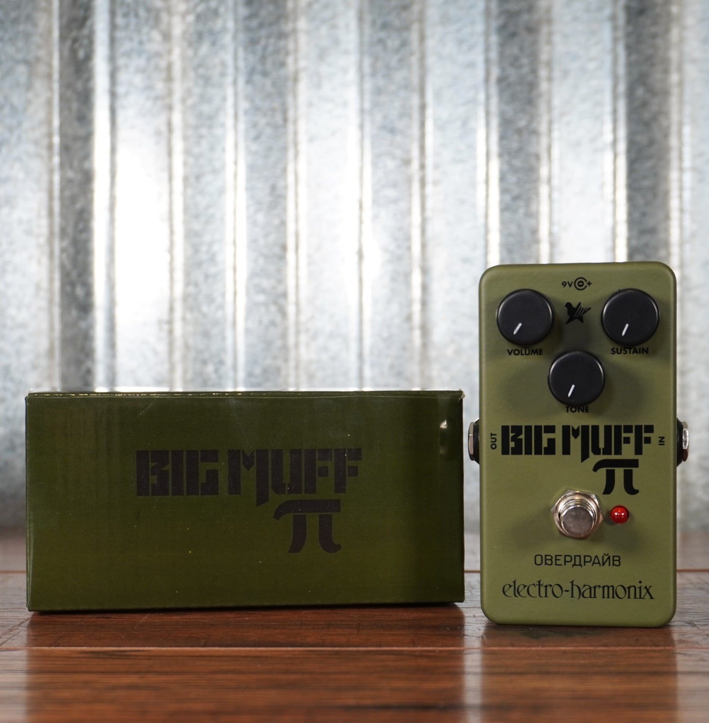 Electro-Harmonix EHX Green Russian Big Muff Distortion Sustainer Guitar & Bass Effect Pedal