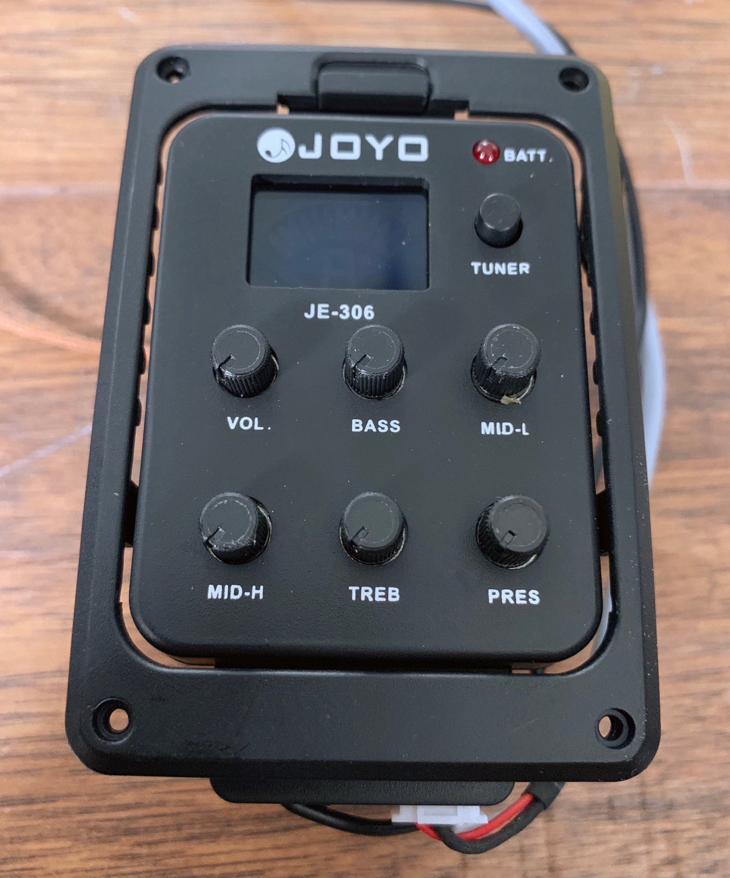 Joyo JE-306 5 Band EQ Digital Tuner On Board Acoustic Guitar Preamp & Pickup