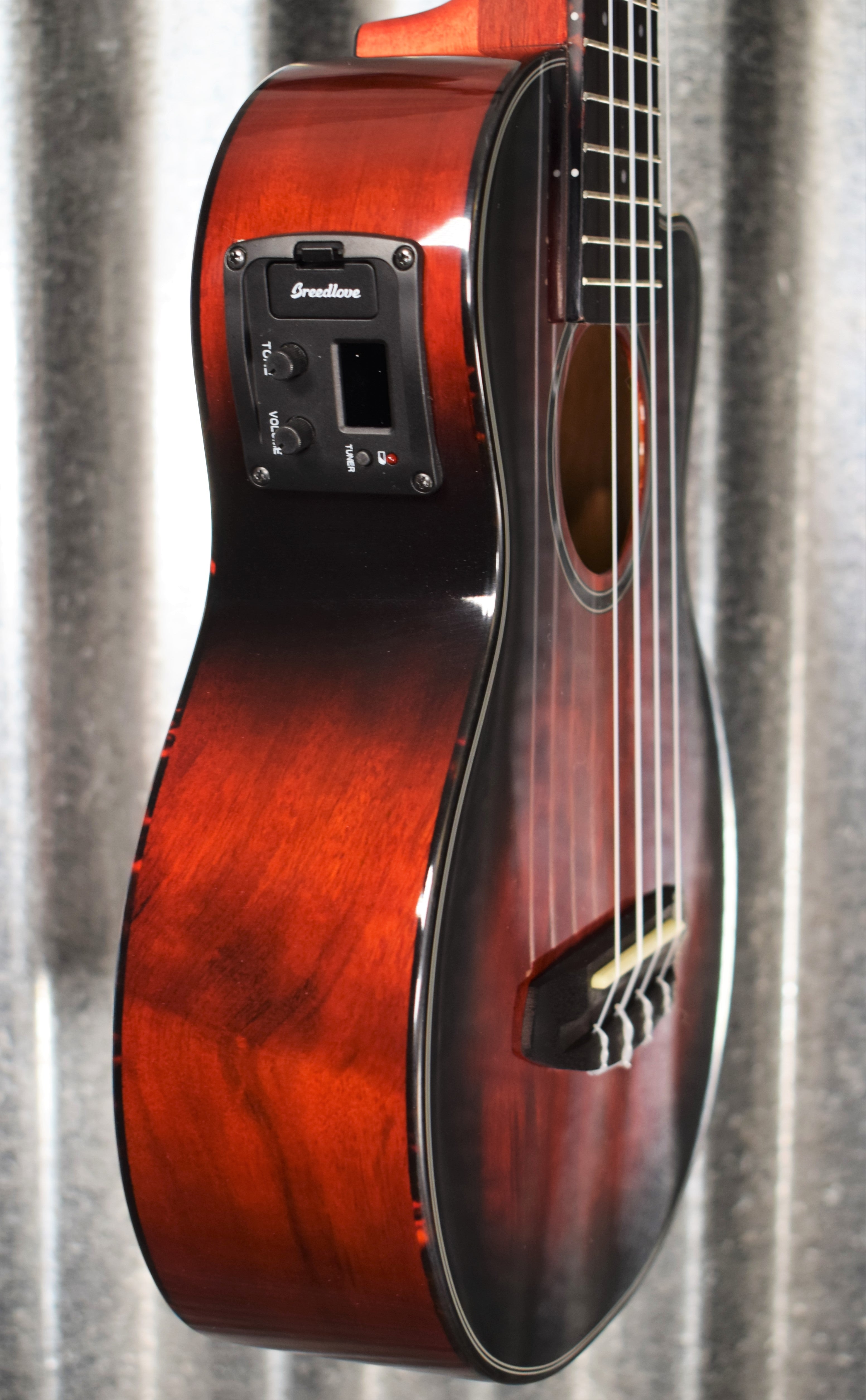 Breedlove pursuit store concert ukulele