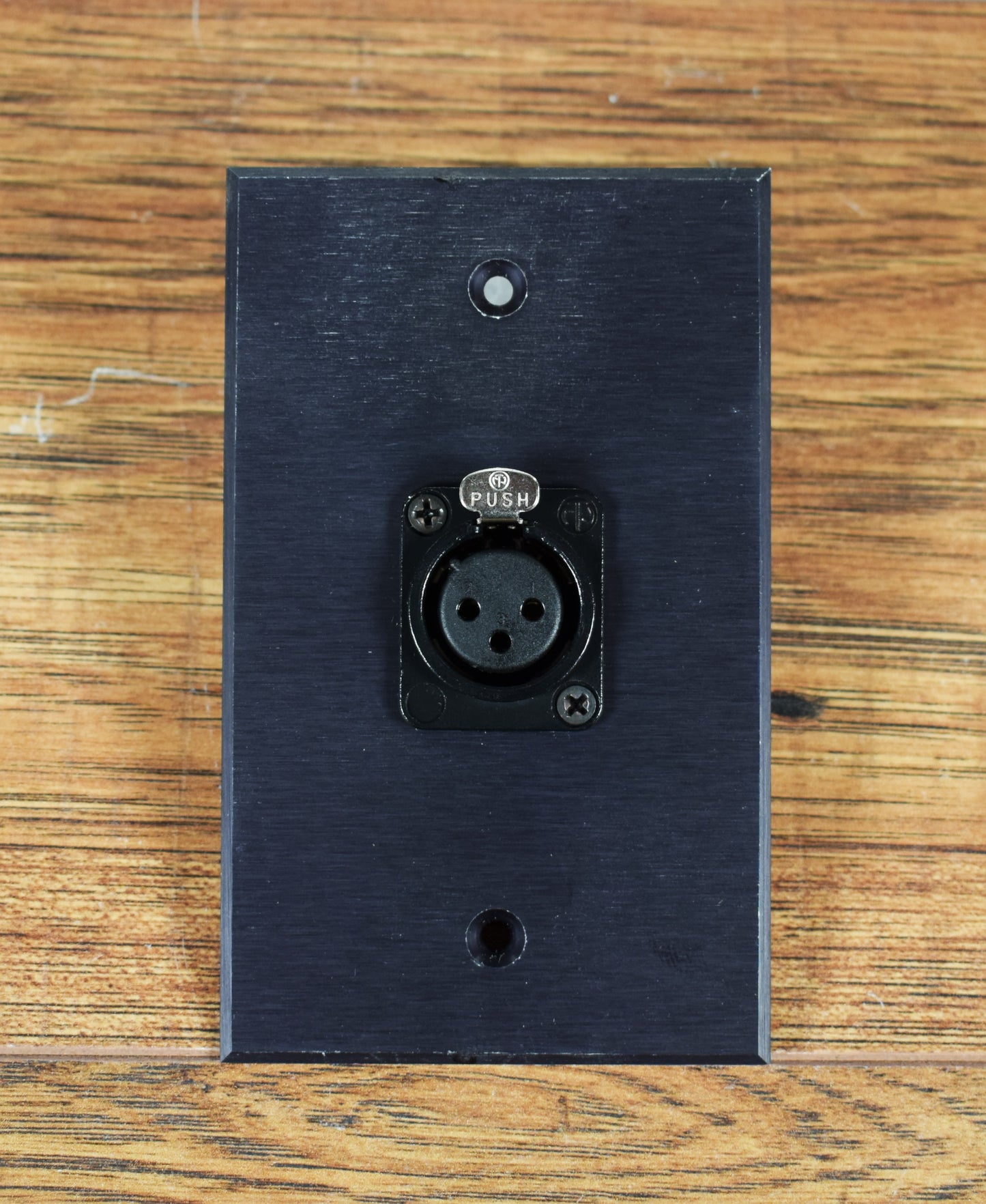 RapcoHorizon SBA-1DFNB XLR Single Gang Wall Plate with 1 Neutrik NC3FD-L-1 Connector Black