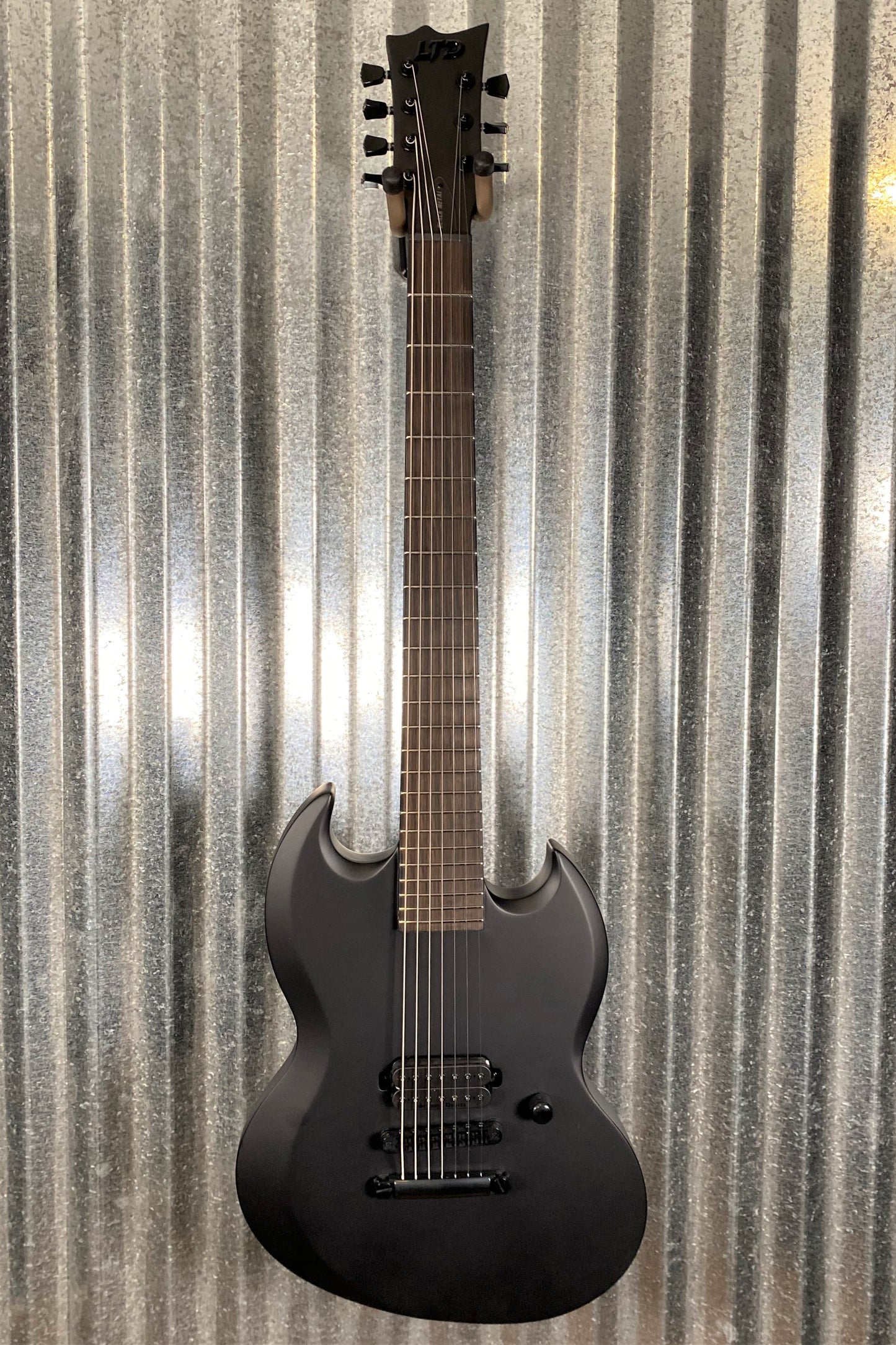 ESP LTD Viper 7 String Baritone Black Metal Guitar LVIPER7BBKMBLKS #2332 Used