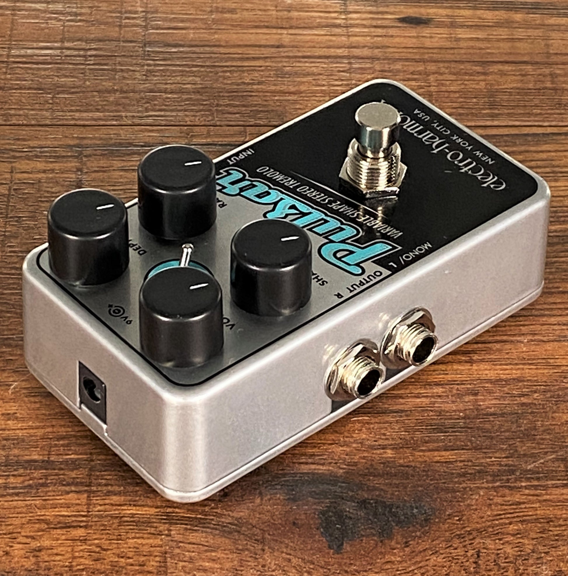 electro harmonix tremolo pedal Electro-Harmonix EHX Nano Pulsar Stereo Tremolo Guitar Effect Pedal