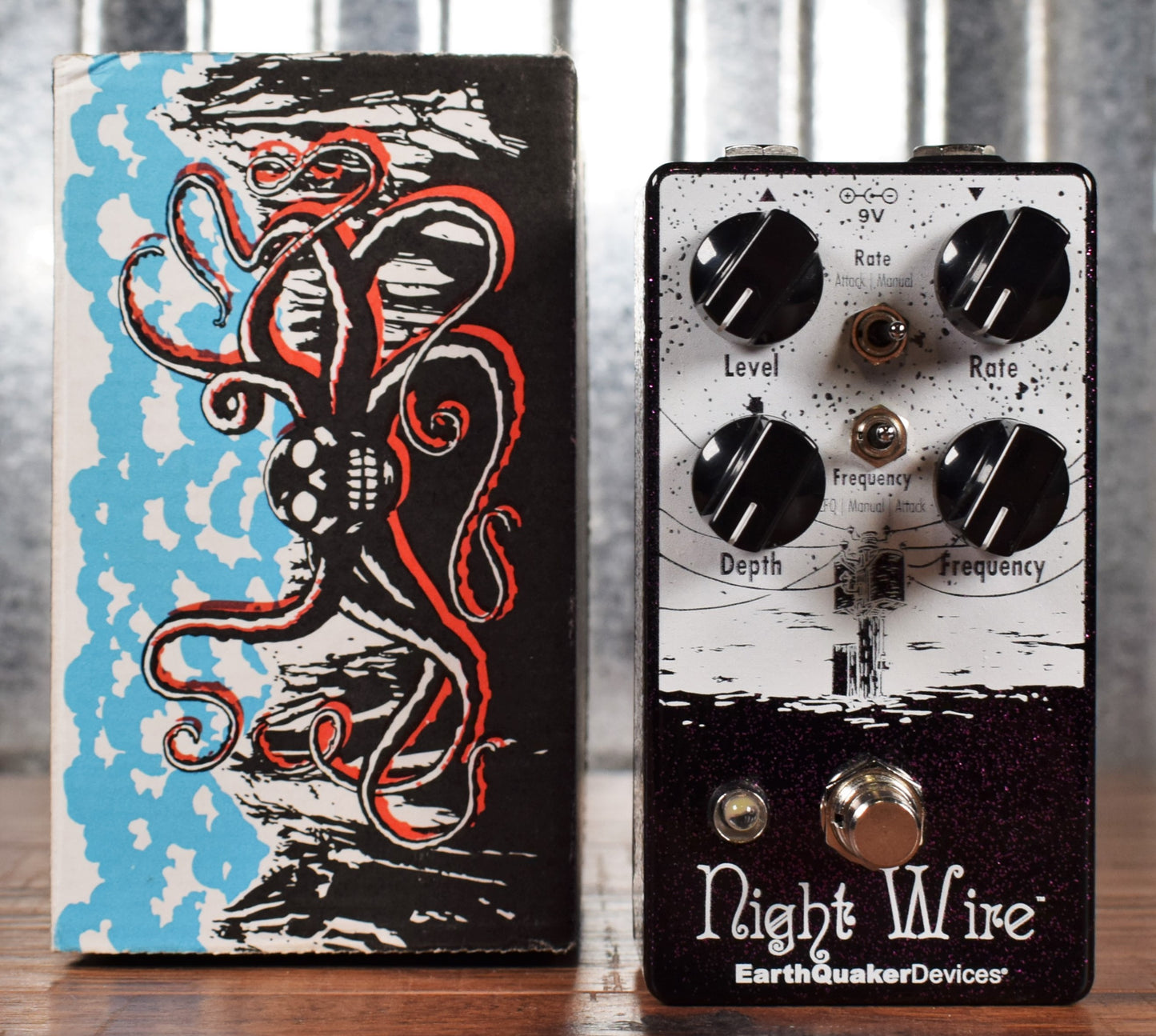 Earthquaker Devices EQD Night Wire Wide Range Harmonic Tremolo Guitar Effect Pedal Used
