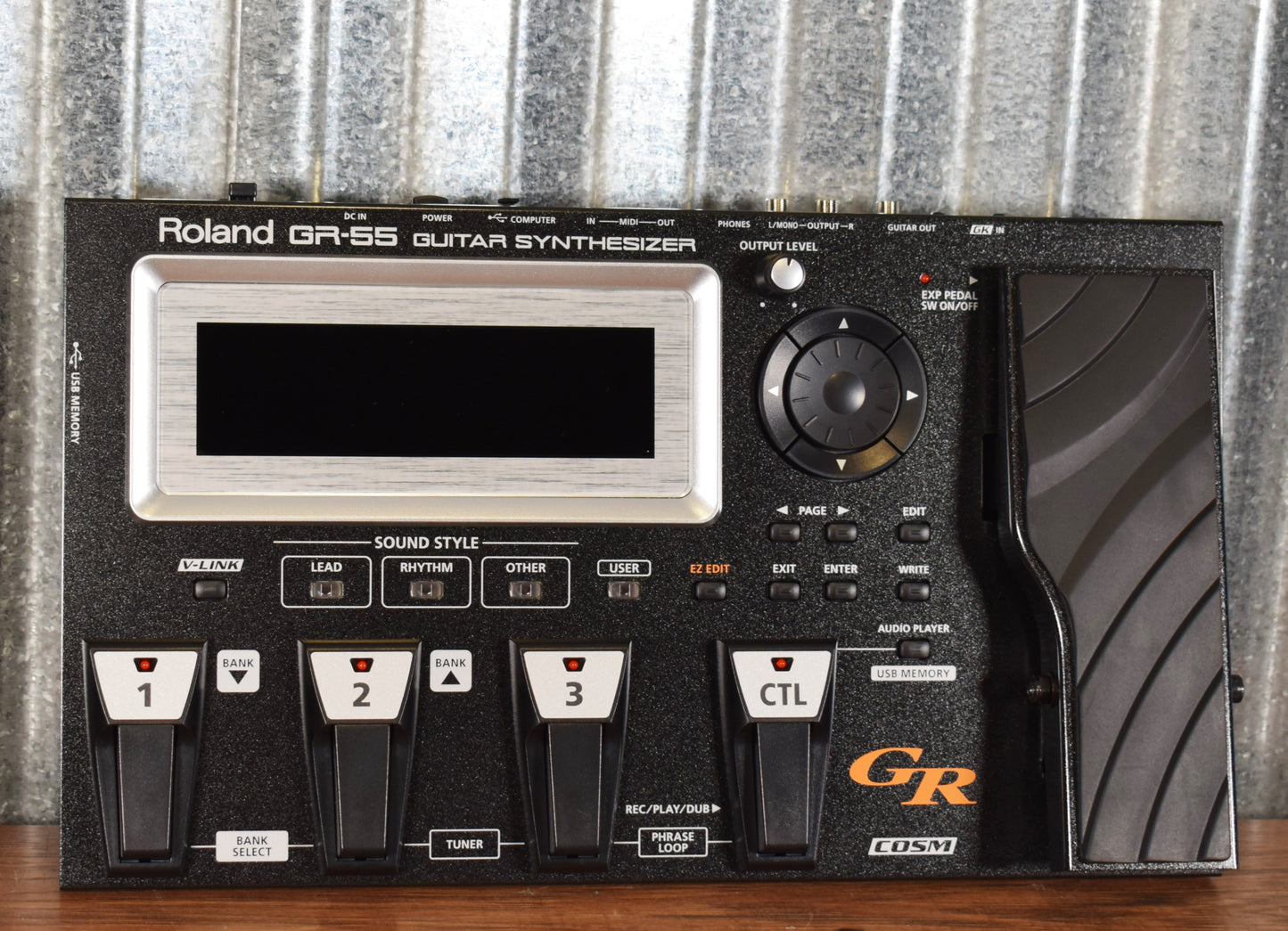 Roland GR-55GK Guitar Synthesizer Effect Pedal & GK-3 Pickup
