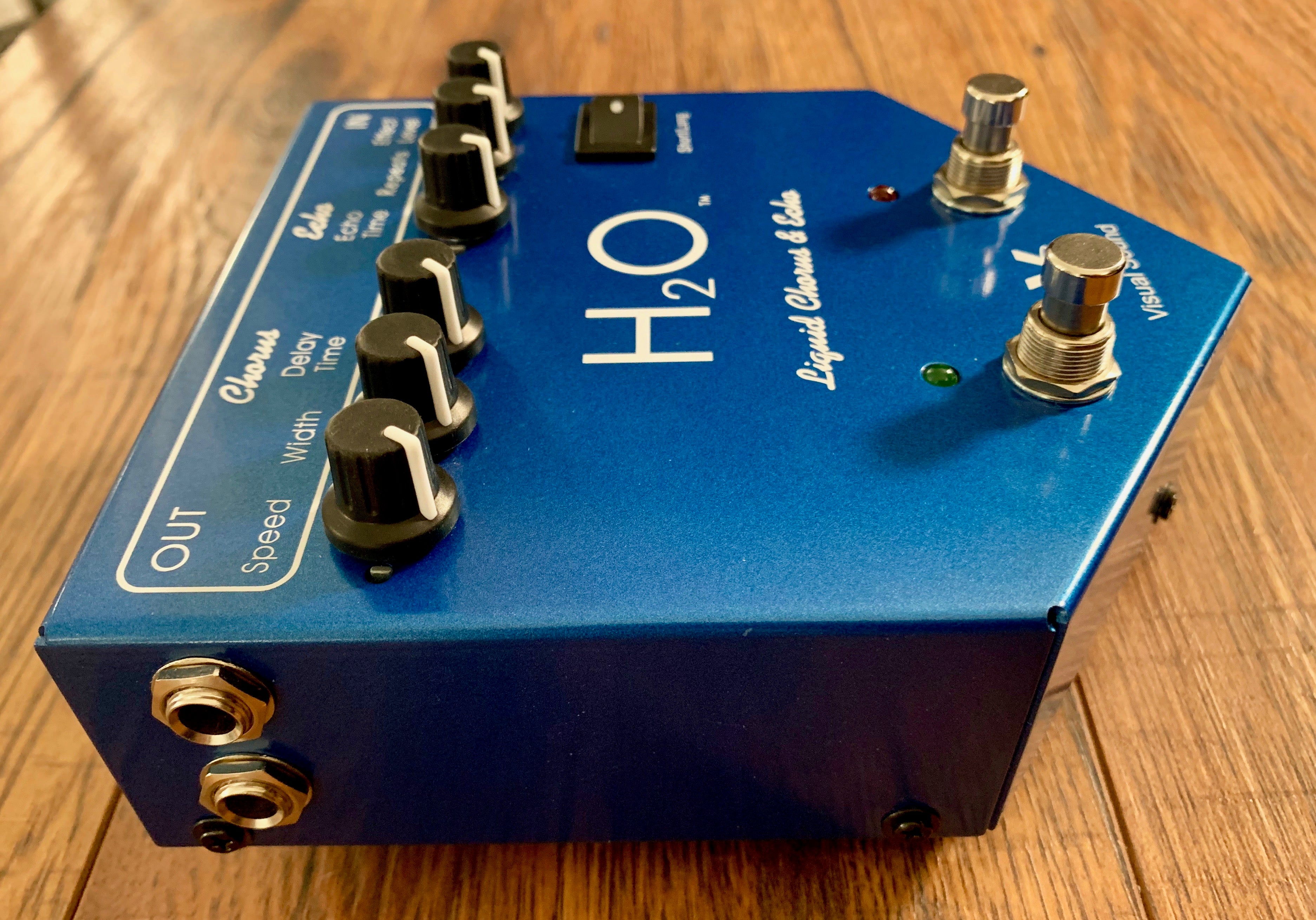 Visual Sound H2O V1 Liquid Chorus & Echo Guitar Effect Pedal Used