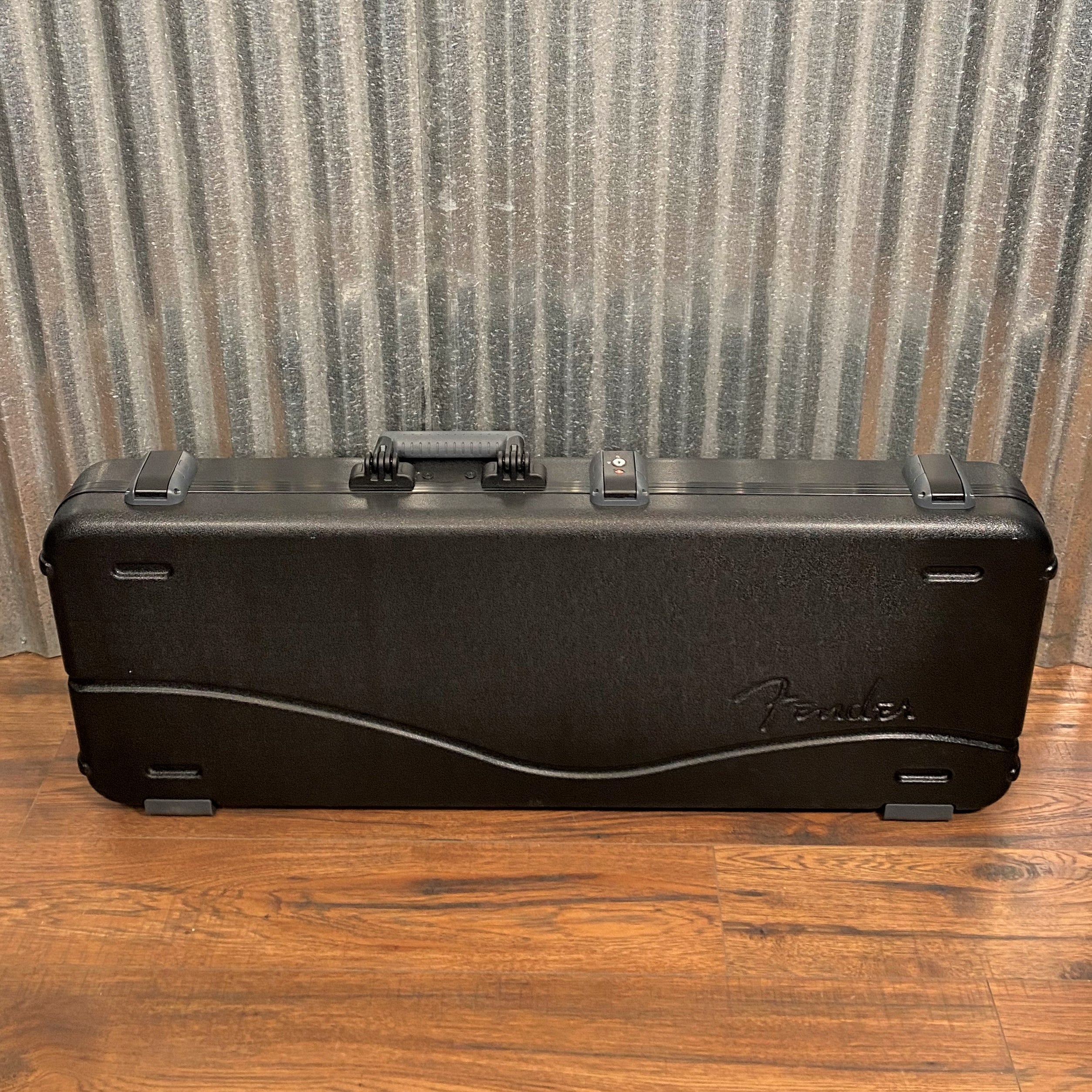 Fender elite deals molded hardshell case