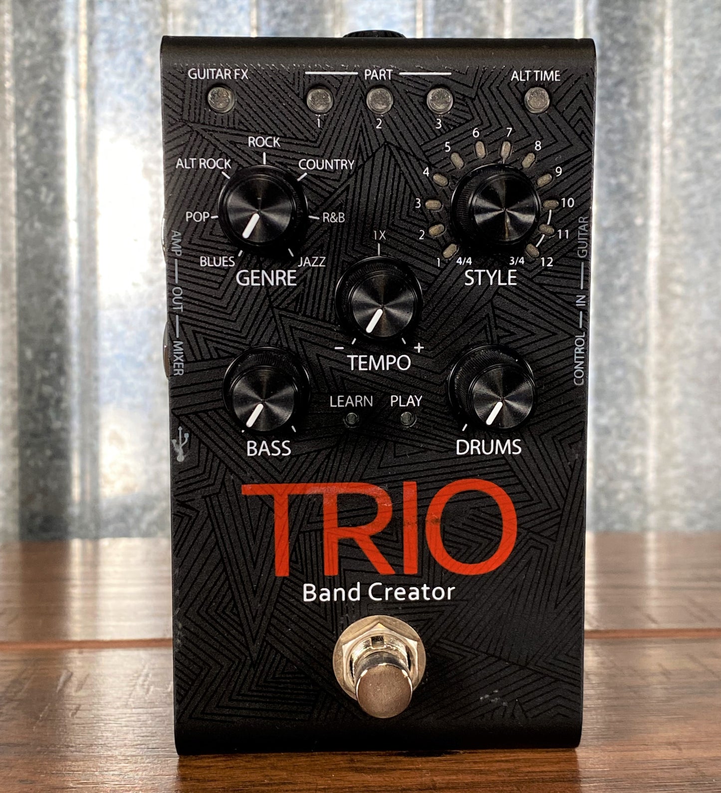DigiTech Trio Band Creator TRIO-V-01 Drum Machine & Backing Track Creator Guitar & Bass Effect Pedal