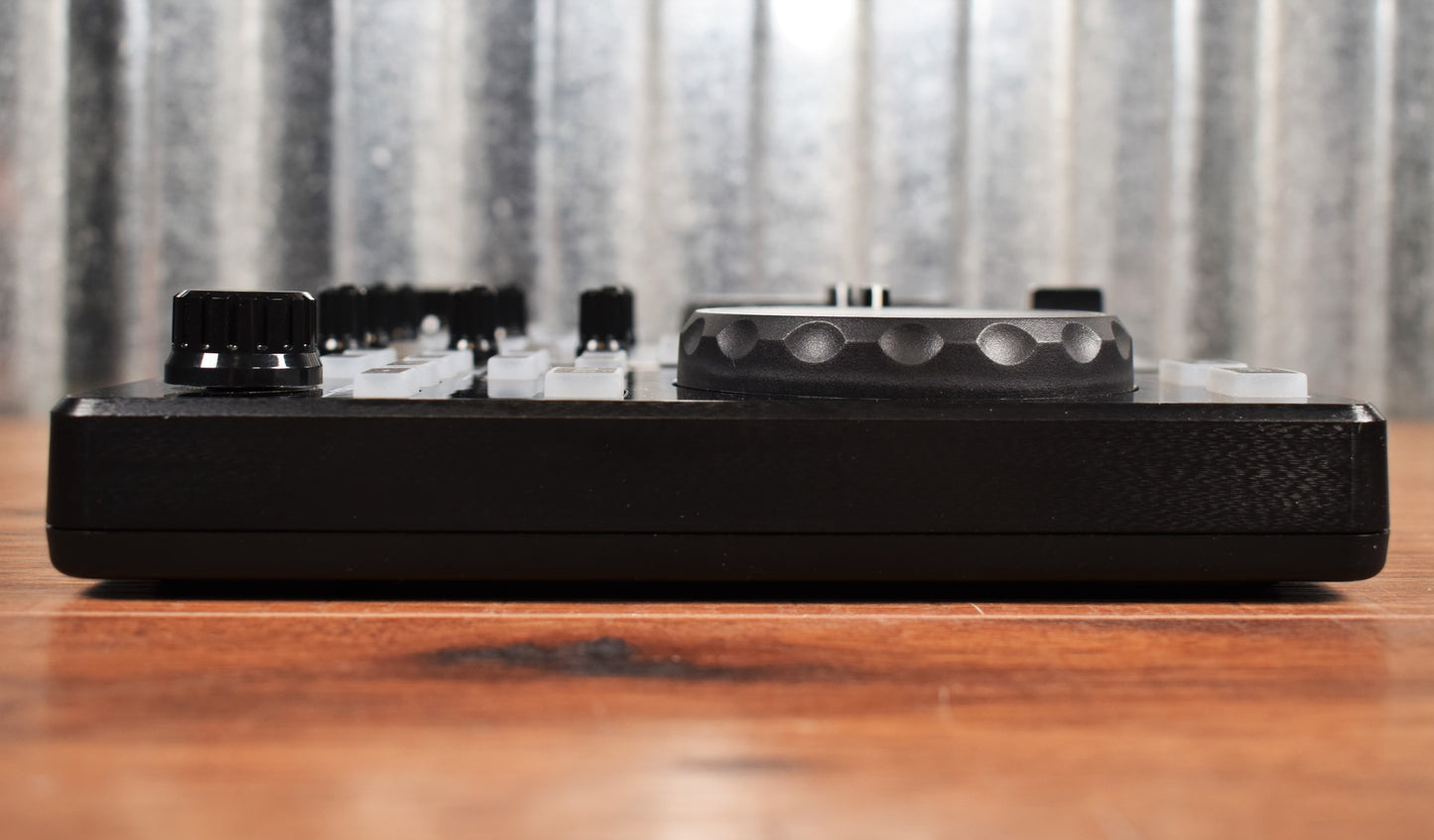 Behringer CMD Studio 2A Ultra-Portable DJ Dual-Deck MIDI Controller 4-Channel Audio Interface Demo