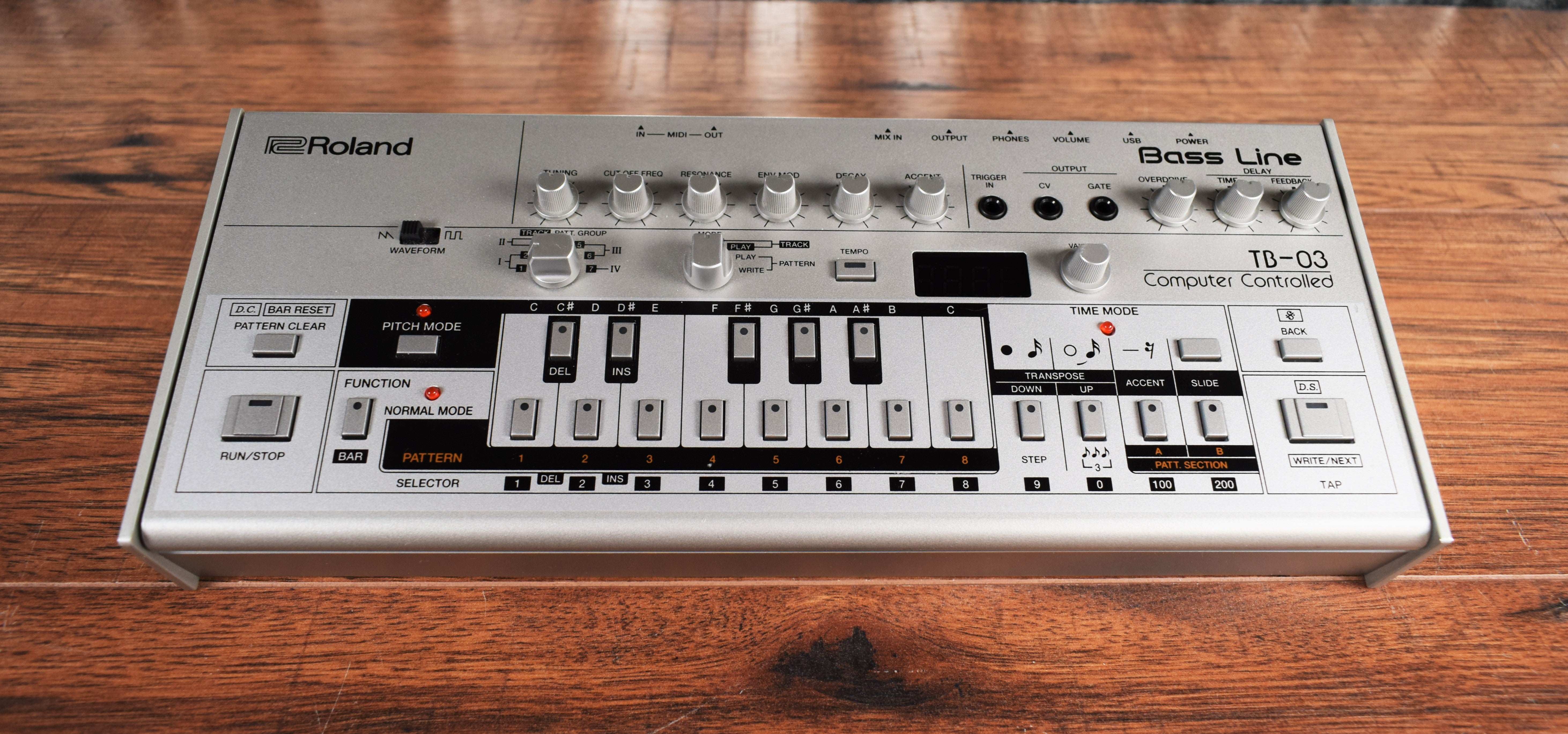 Roland TB-03 Bass Line Computer Controlled Synthesizer & Audio