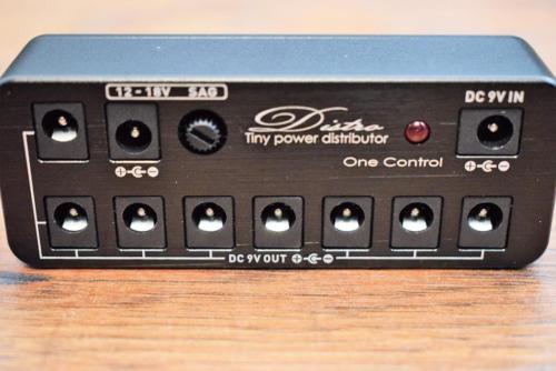 One Control Micro Distro Black Pack Tiny Power Distributor Power Supply & Cables