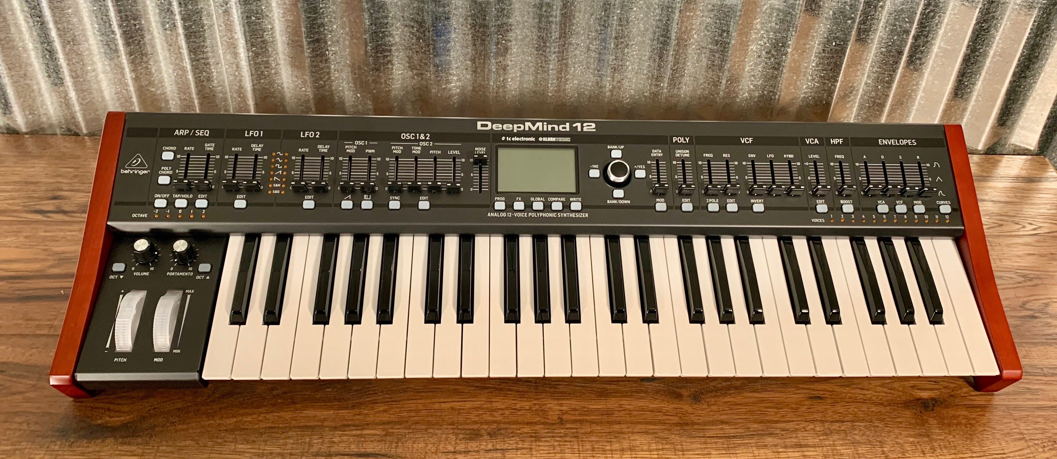 Behringer Deepmind 12 Voice Polyphonic Keyboard Synthesizer Demo –  Specialty Traders