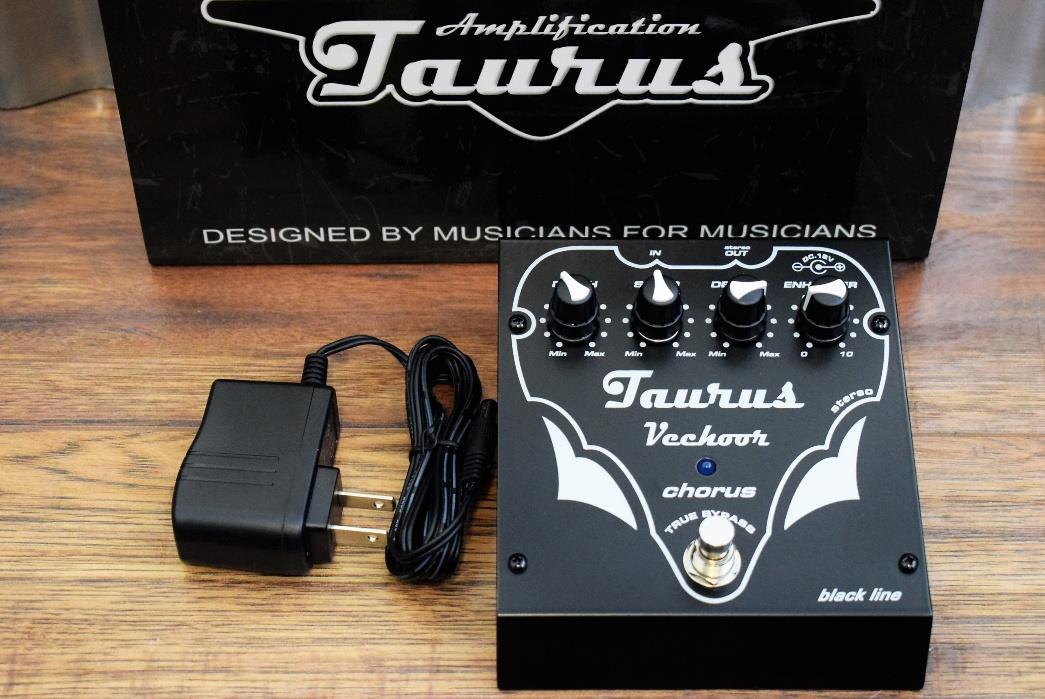 Taurus Amplification Vechoor BL Chorus Bass & Guitar Effect Pedal & AC Adapter