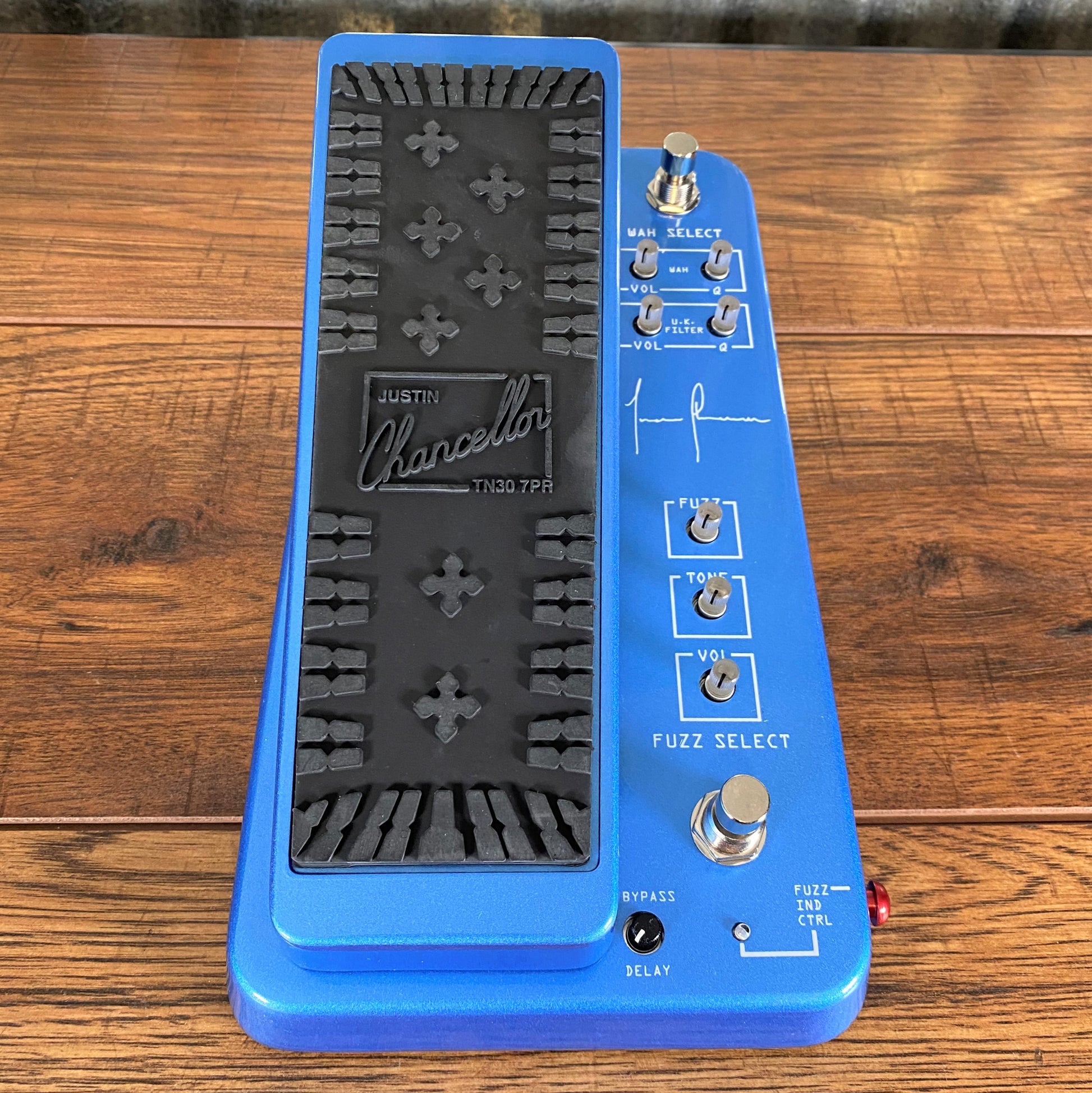 justin chancellor delay pedal Dunlop JCT95 Justin Chancellor Cry Baby Wah Bass Effect Pedal – Specialty Traders