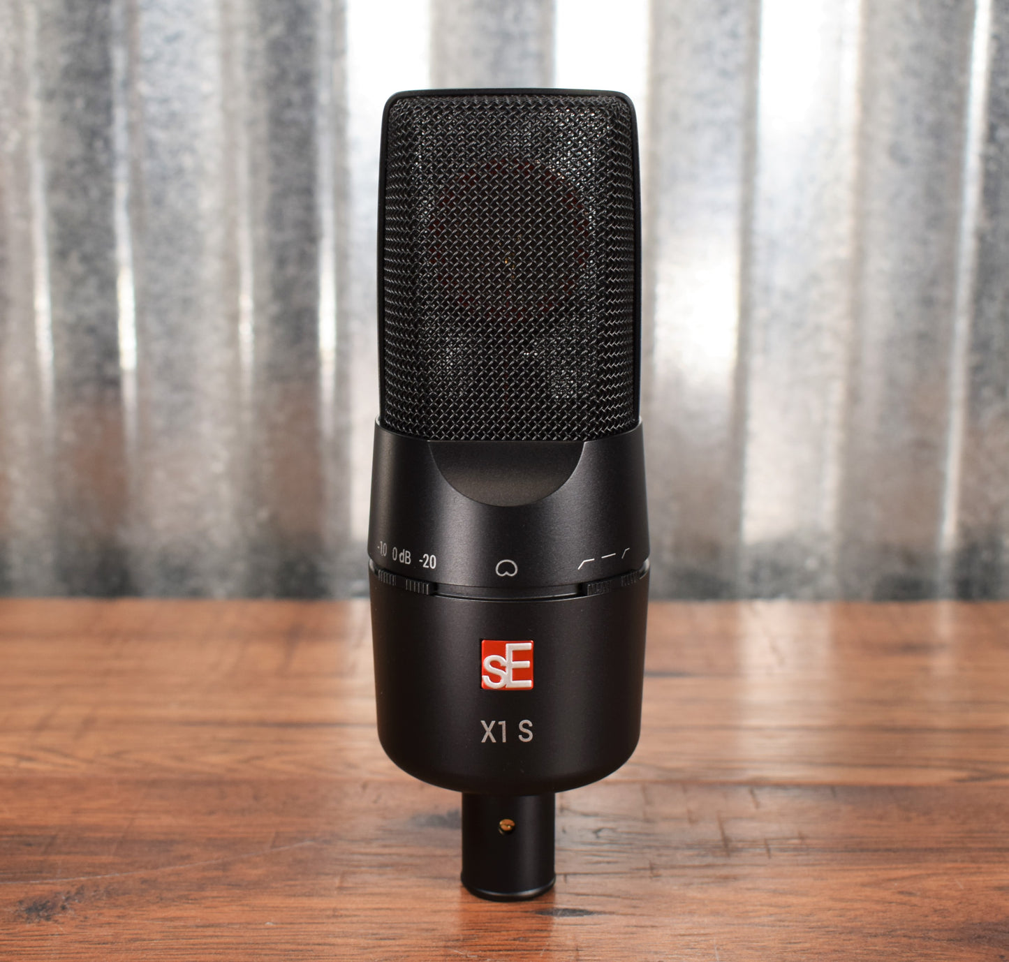 SE Electronics X1-S Studio Bundle X1 S Microphone, RF-X, Shockmount & Cable