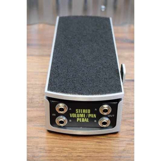 Ernie Ball 6165 Stereo Volume Pan Guitar Effect Pedal