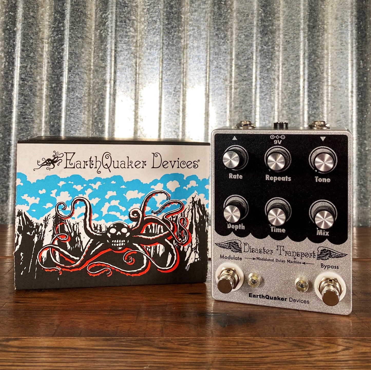 Earthquaker Devices EQD Disaster Transport Modulated Delay Machine Guitar Effect Pedal NOS