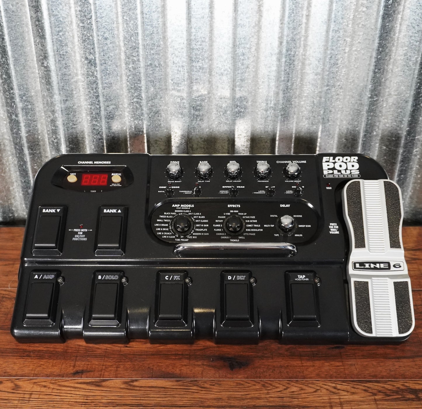 Line 6 Floor POD Plus Guitar Multi Effect & Amp Modeling Processor Used
