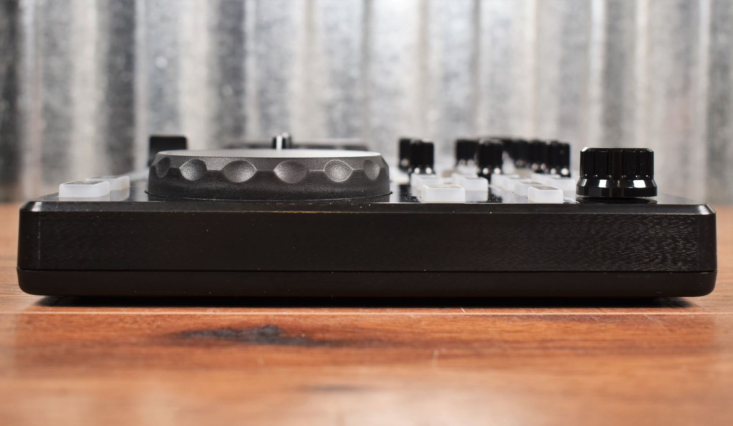 Behringer CMD Studio 2A Ultra-Portable DJ Dual-Deck MIDI Controller 4-Channel Audio Interface Demo