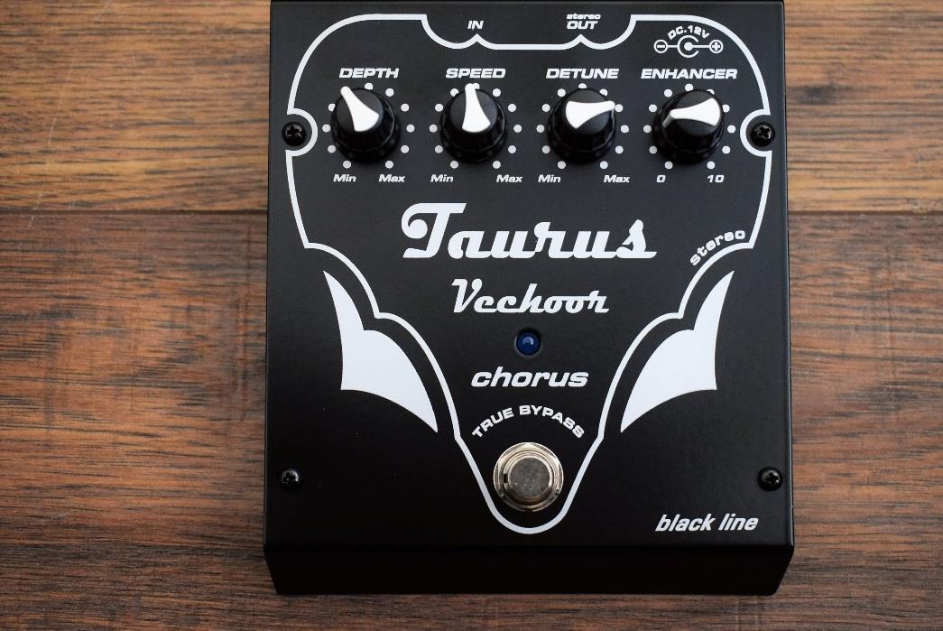 Taurus Amplification Vechoor BL Chorus Bass & Guitar Effect Pedal & AC Adapter