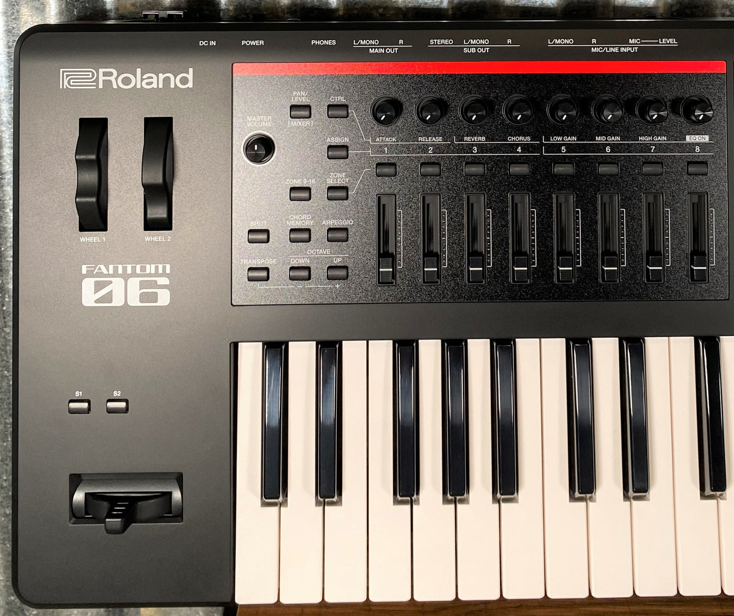 Roland Fantom-06 61 Key Music Workstation Keyboard Synthesizer