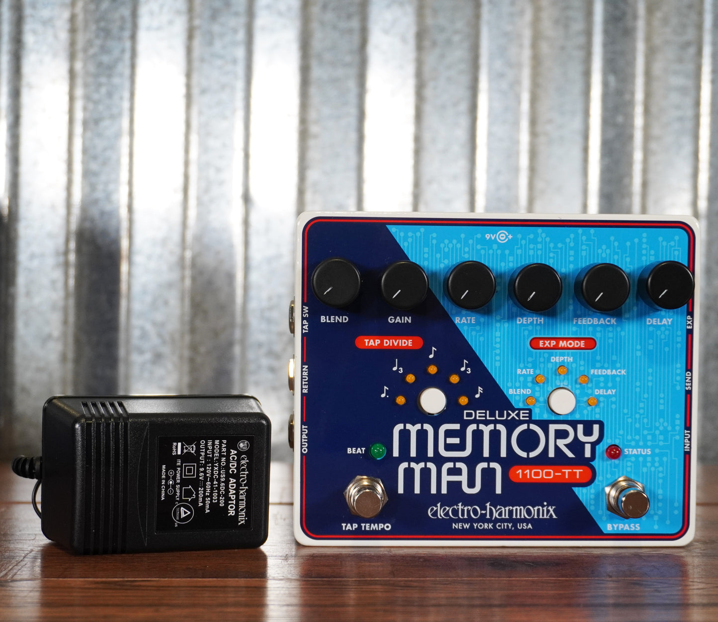 Electro-Harmonix EHX Deluxe Memory Man 1100-TT Analog Delay Guitar Effect Pedal