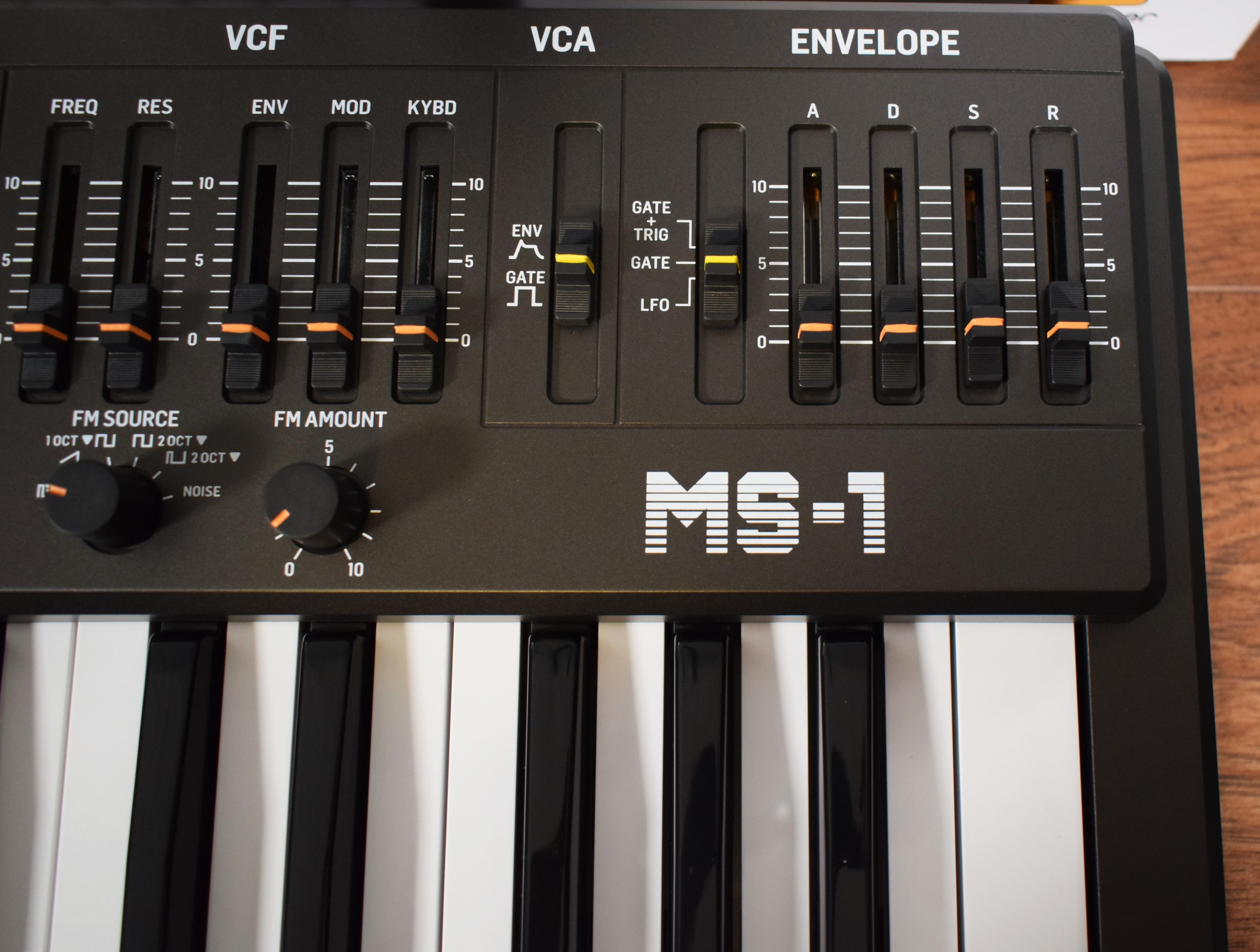 Behringer MS-1-BK 32 Key Analog Synthesizer Black Demo