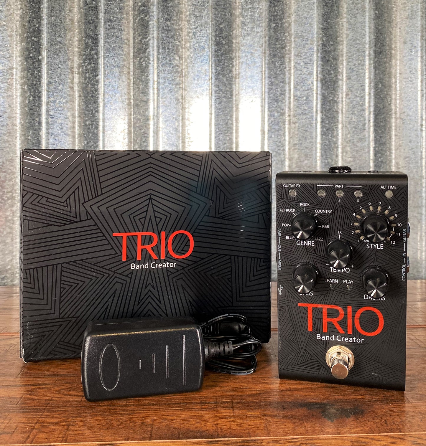 DigiTech Trio Band Creator TRIO-V-01 Drum Machine & Backing Track Creator Guitar & Bass Effect Pedal