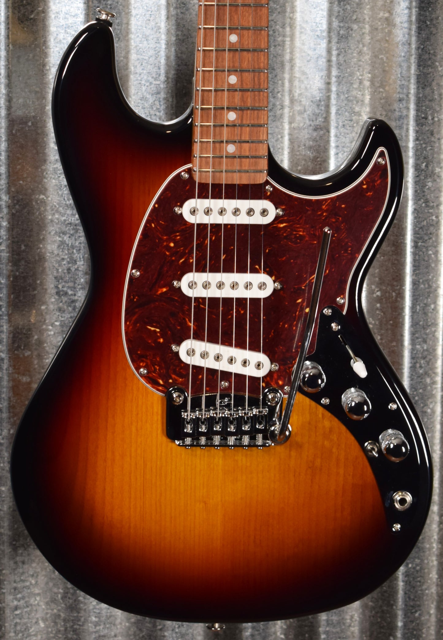 G&L USA Fullerton Deluxe Skyhawk 3 Tone Sunburst Guitar & Bag Demo #0081