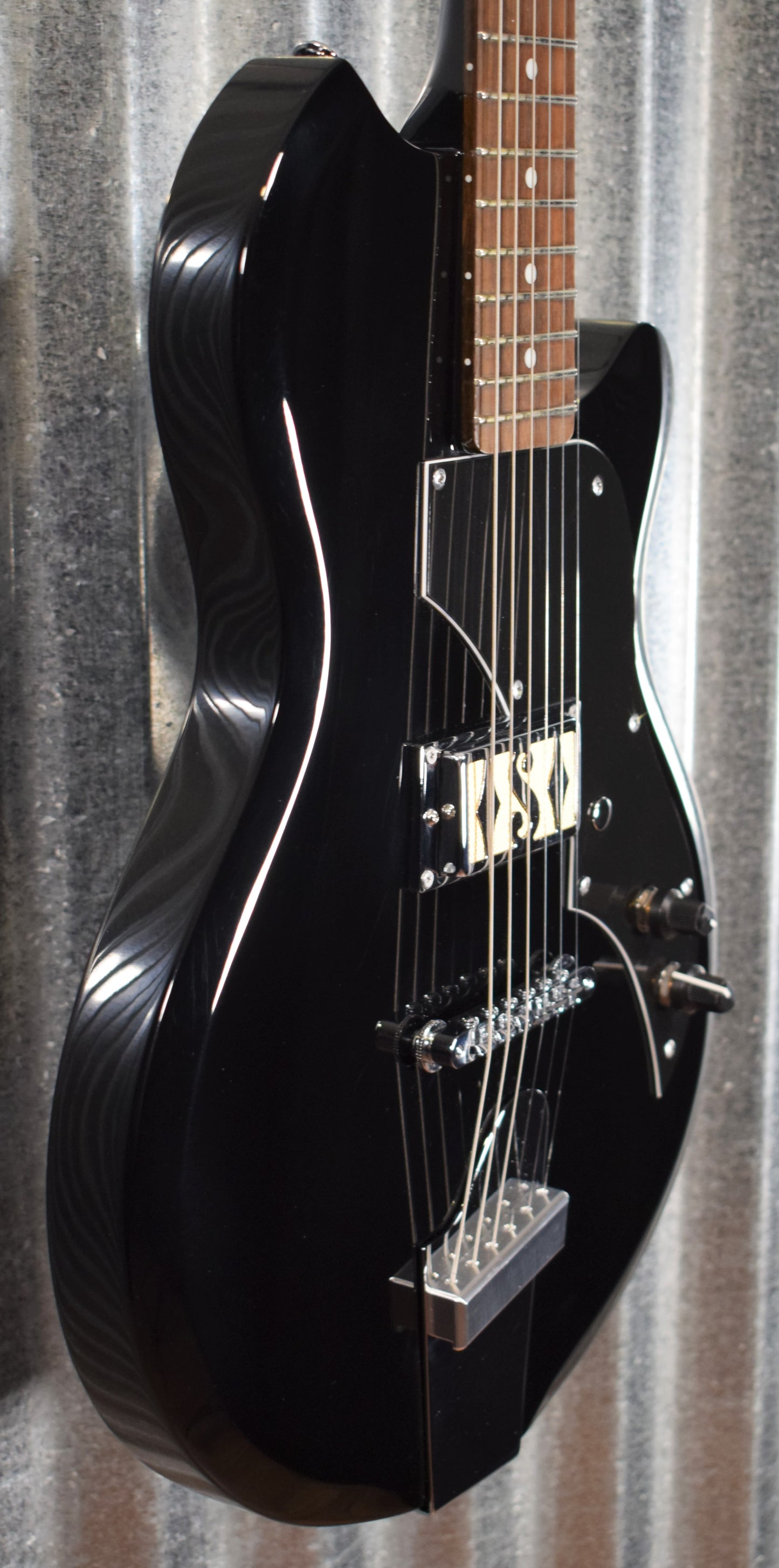 Supro Island Series 2010JB Jamesport Jet Black Guitar & Bag Used