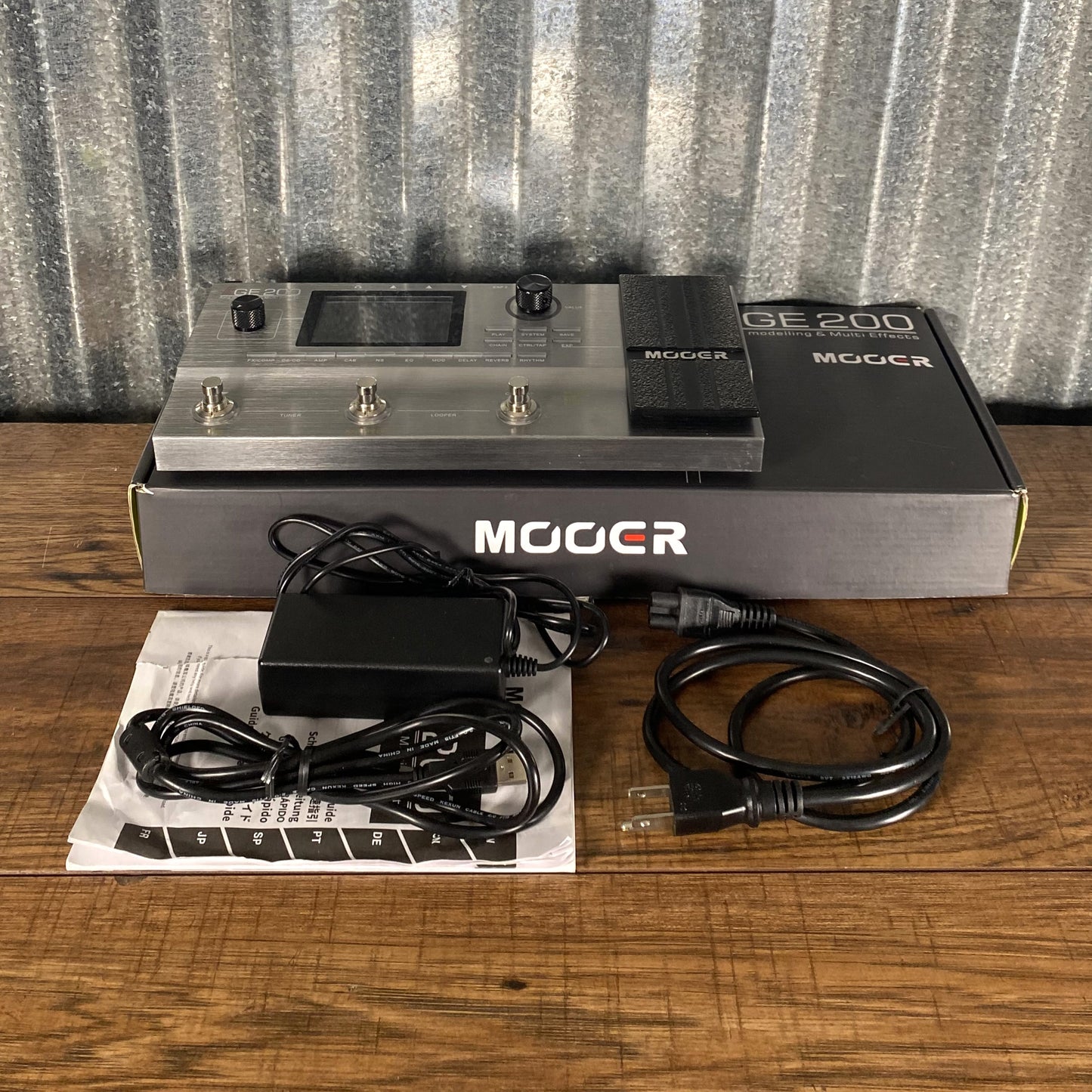 Mooer Audio GE-200 Multi Effect Guitar Pedal Used