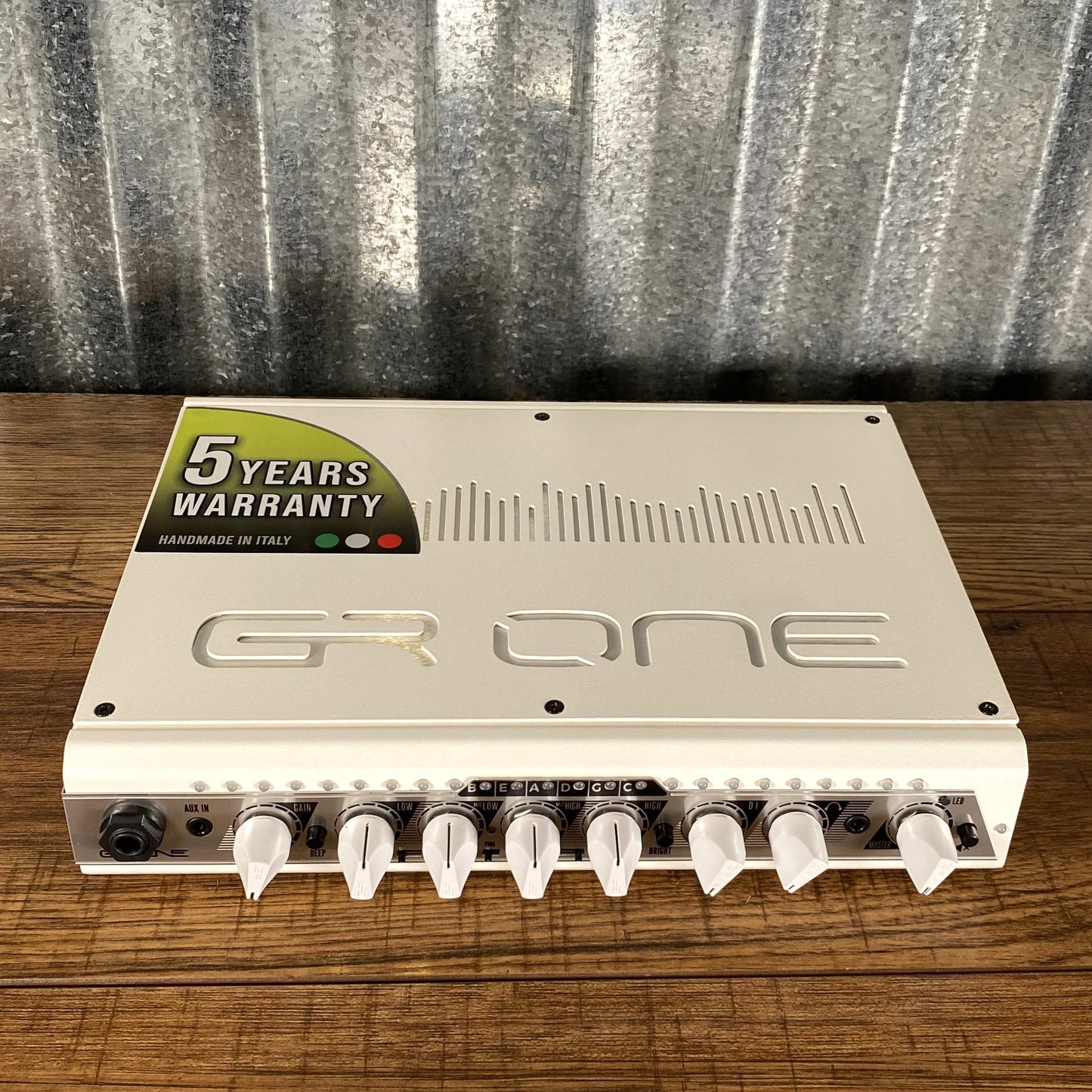 GR Bass ONE 800 Watt Compact Bass Amplifier Head White
