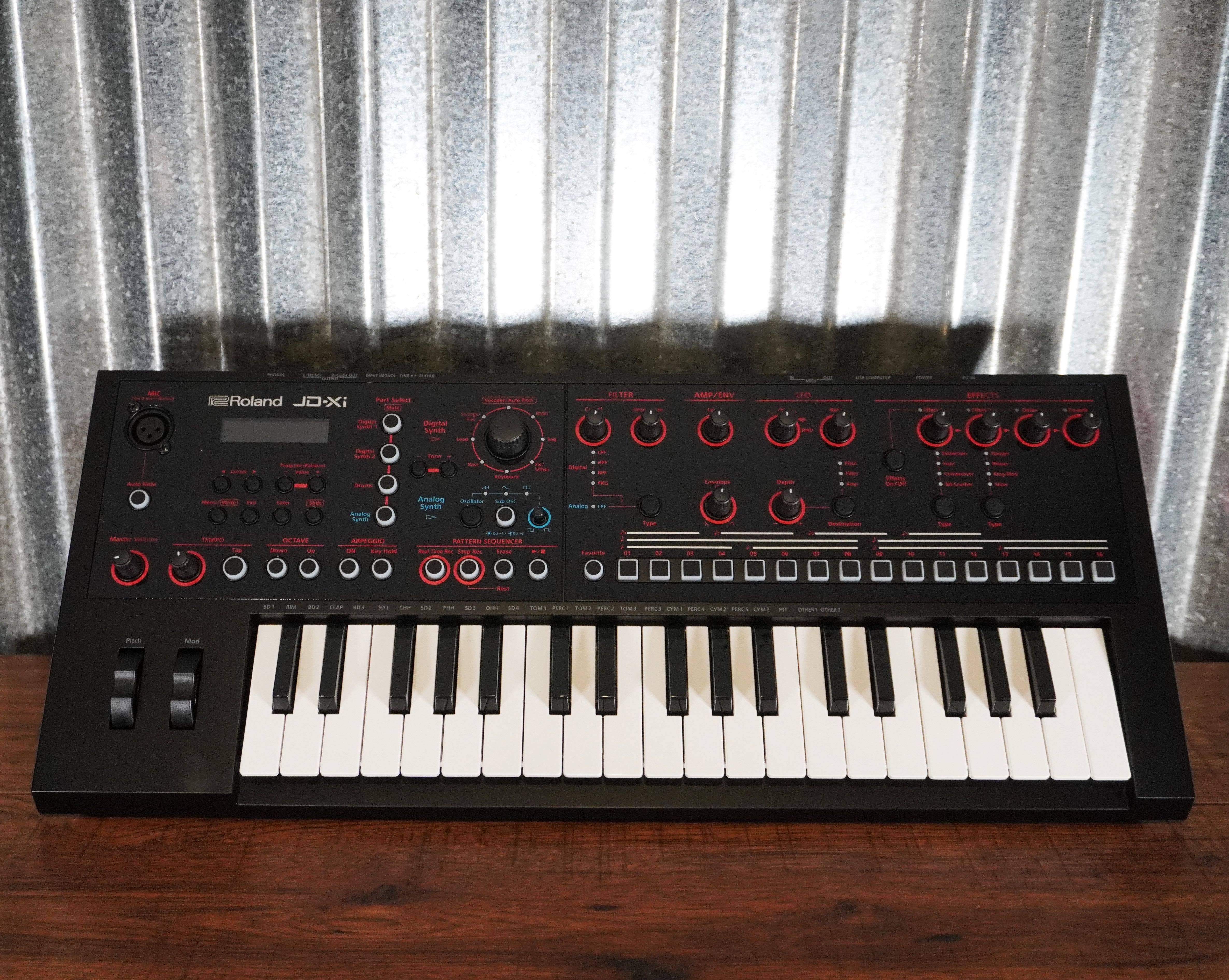 Roland JD-Xi 37 Key Sequencer Synthesizer Keyboard – Specialty Traders