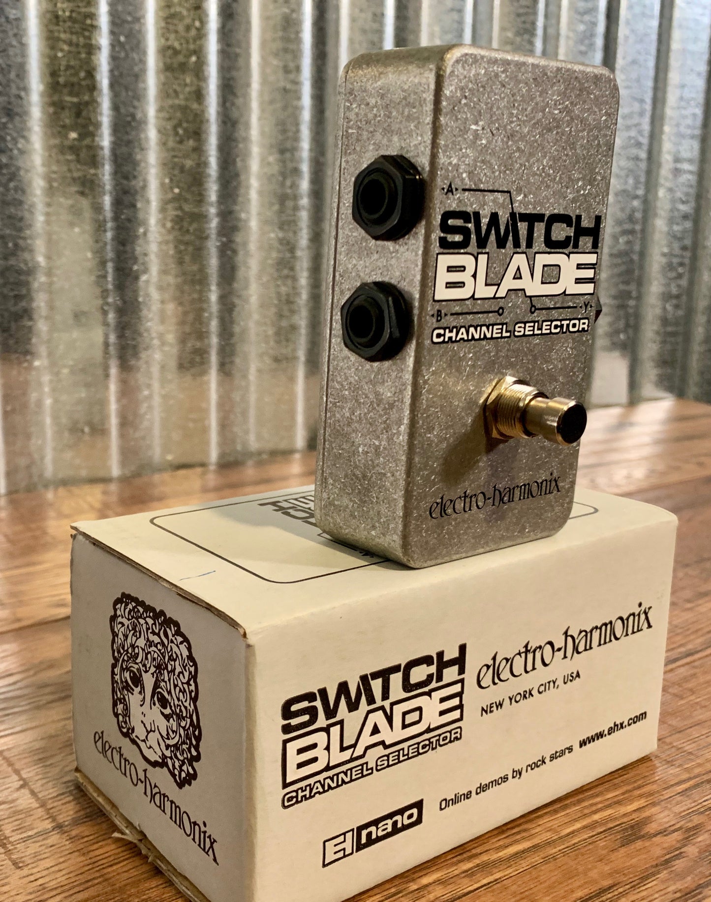Electro-Harmonix Switchblade ABY Switcher Guitar Effect Pedal