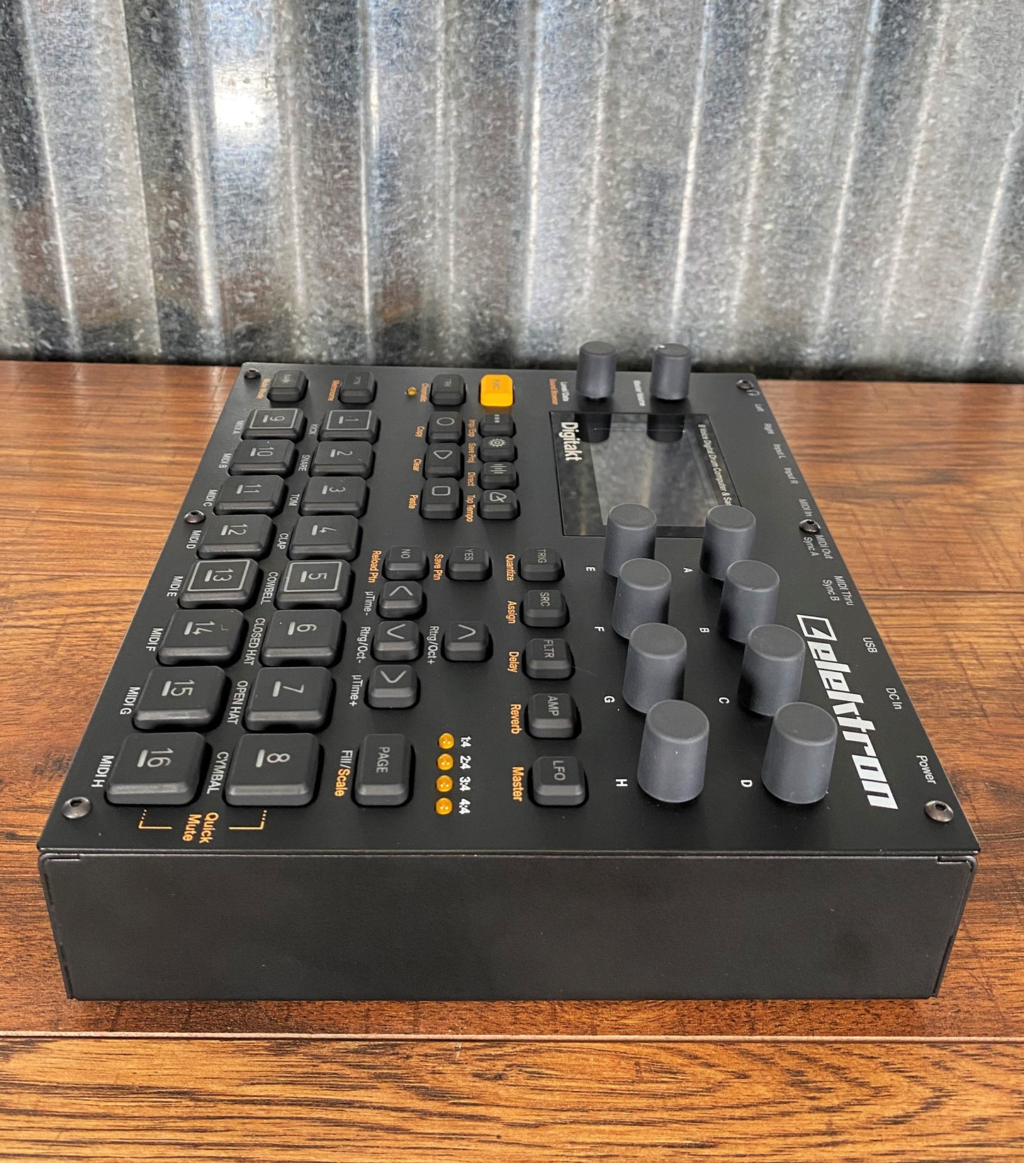 Elektron Digitakt Eight Voice Digital Drum Computer & Sampler Used