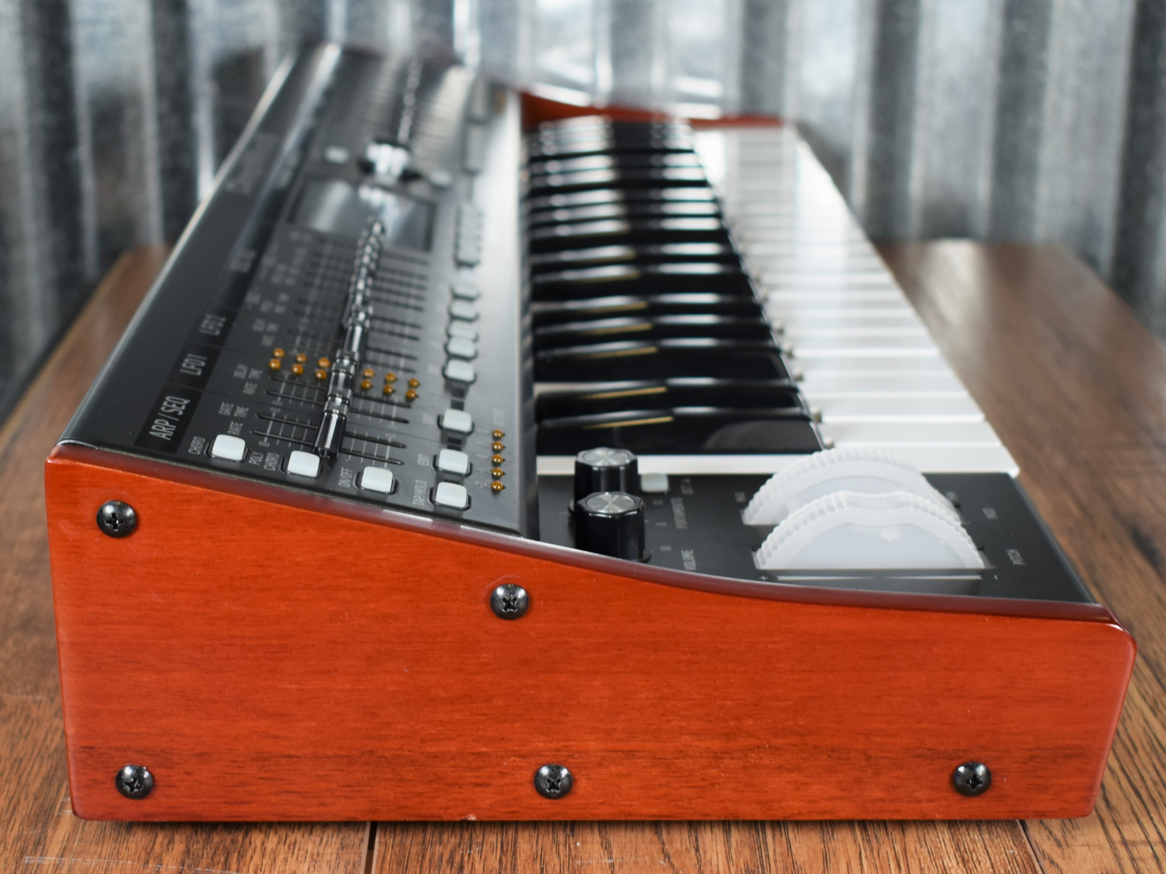Behringer Deepmind 6 Voice Polyphonic Keyboard Synthesizer
