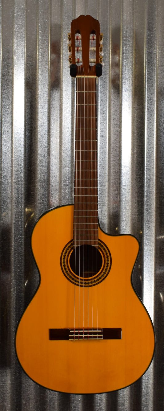 Takamine G Series EG522C Cutaway Classical Acoustic Electric & Case #1566 Used