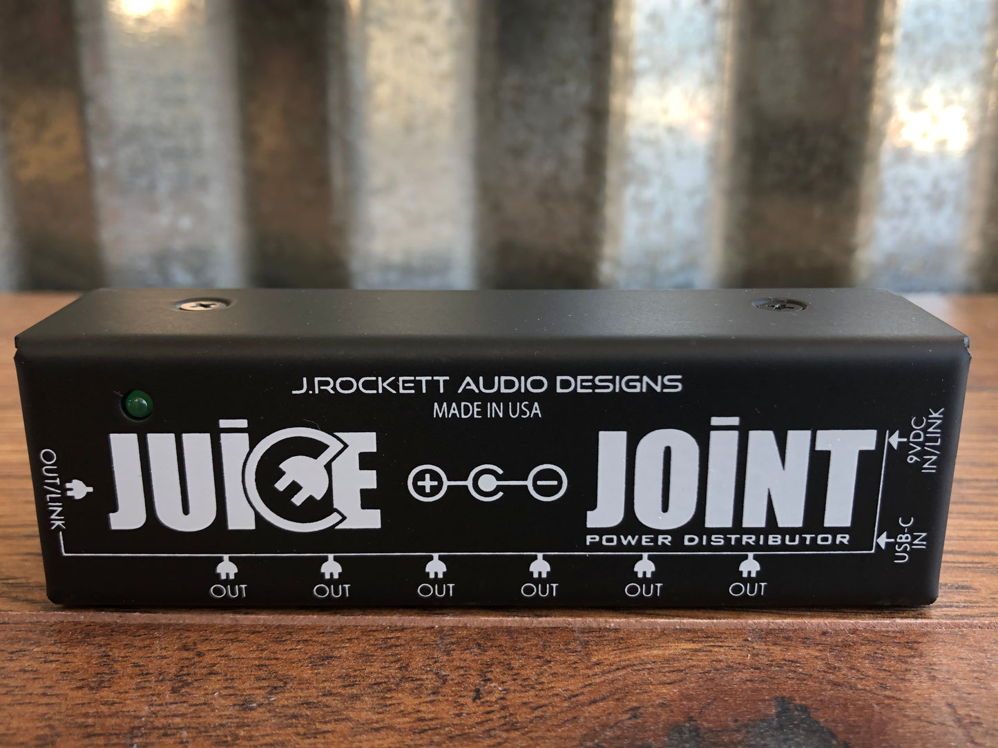 J. Rockett Audio Designs Juice Joint 7 Output Filtered Pedalboard Guitar Effect Power Supply & Cables