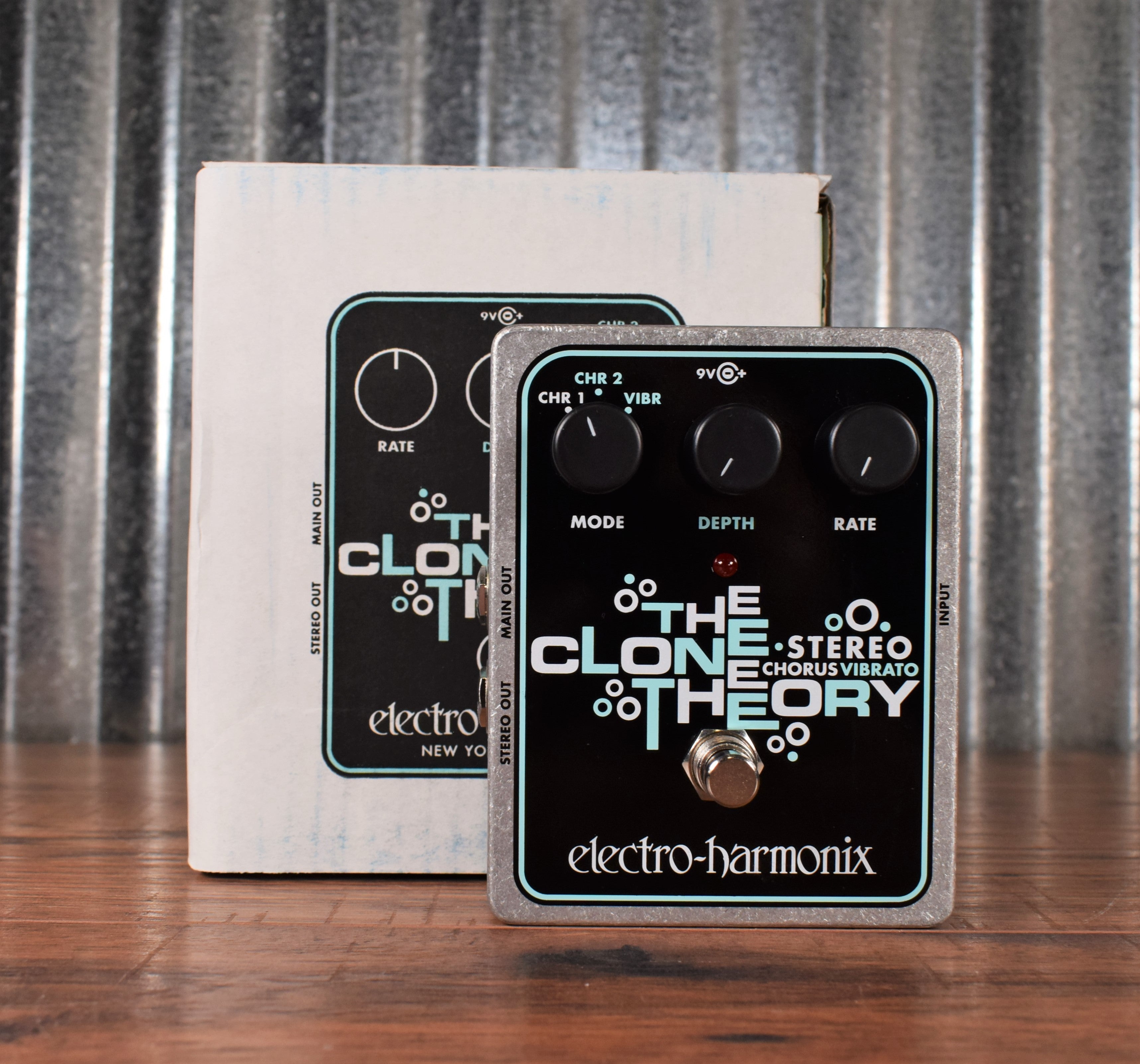 Electro-Harmonix Stereo Clone Theory Analog Chorus Vibrato Guitar Effect  Pedal