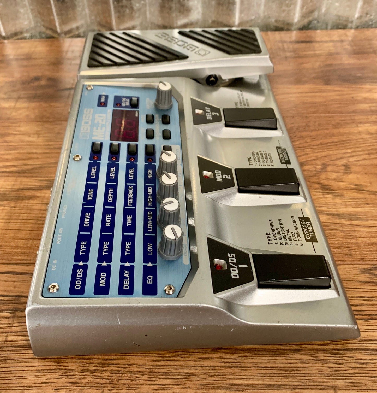Boss ME-20 Multi-Effect & Expression Guitar Effect Pedal Used