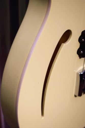 Reverend Guitars Dub King 4 String Semi Hollow Bass Guitar Cream & Two Tone Case