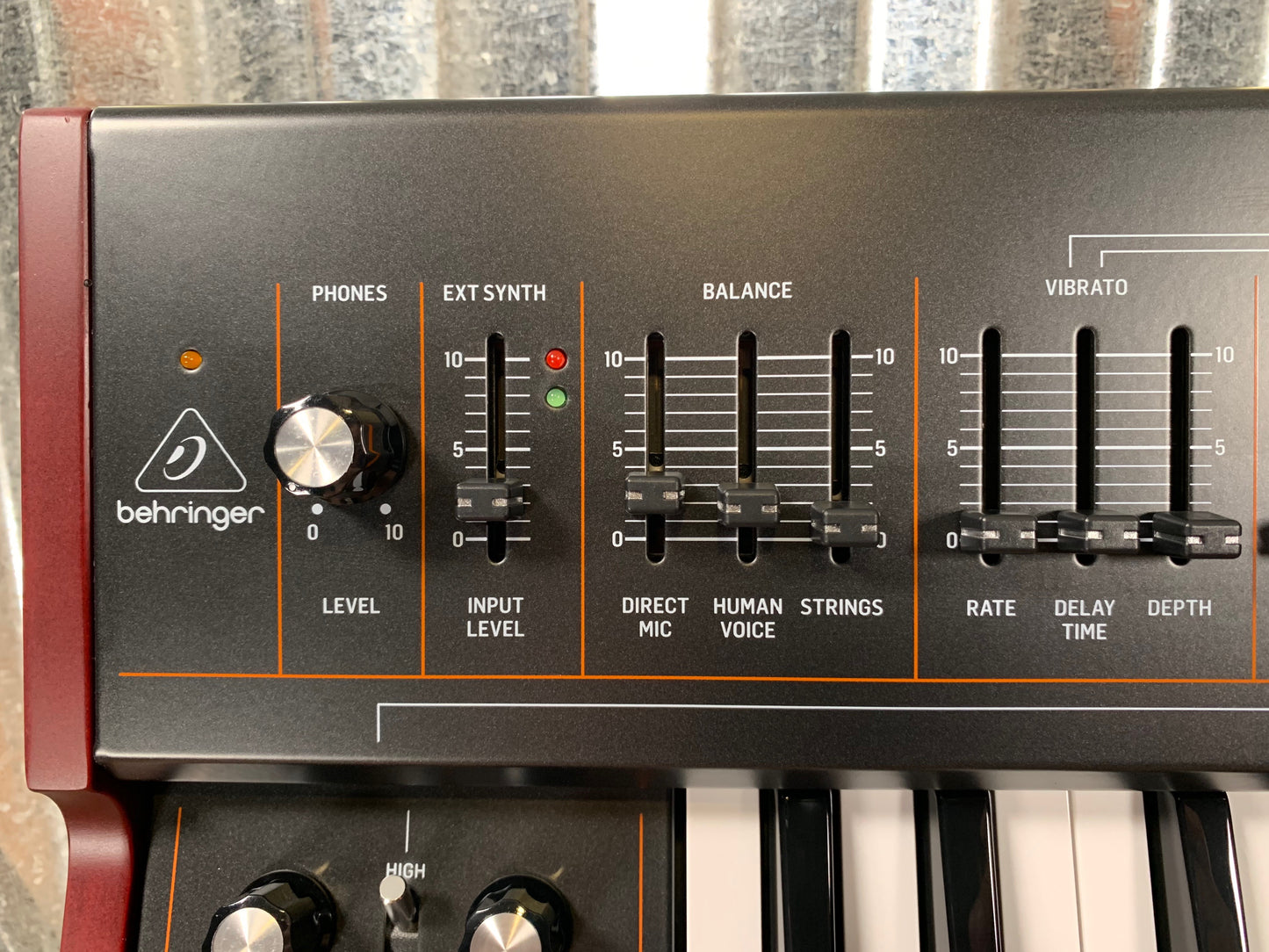 Behringer Vocoder VC340 Authentic 80's Analog Vocoder Synthesizer Demo