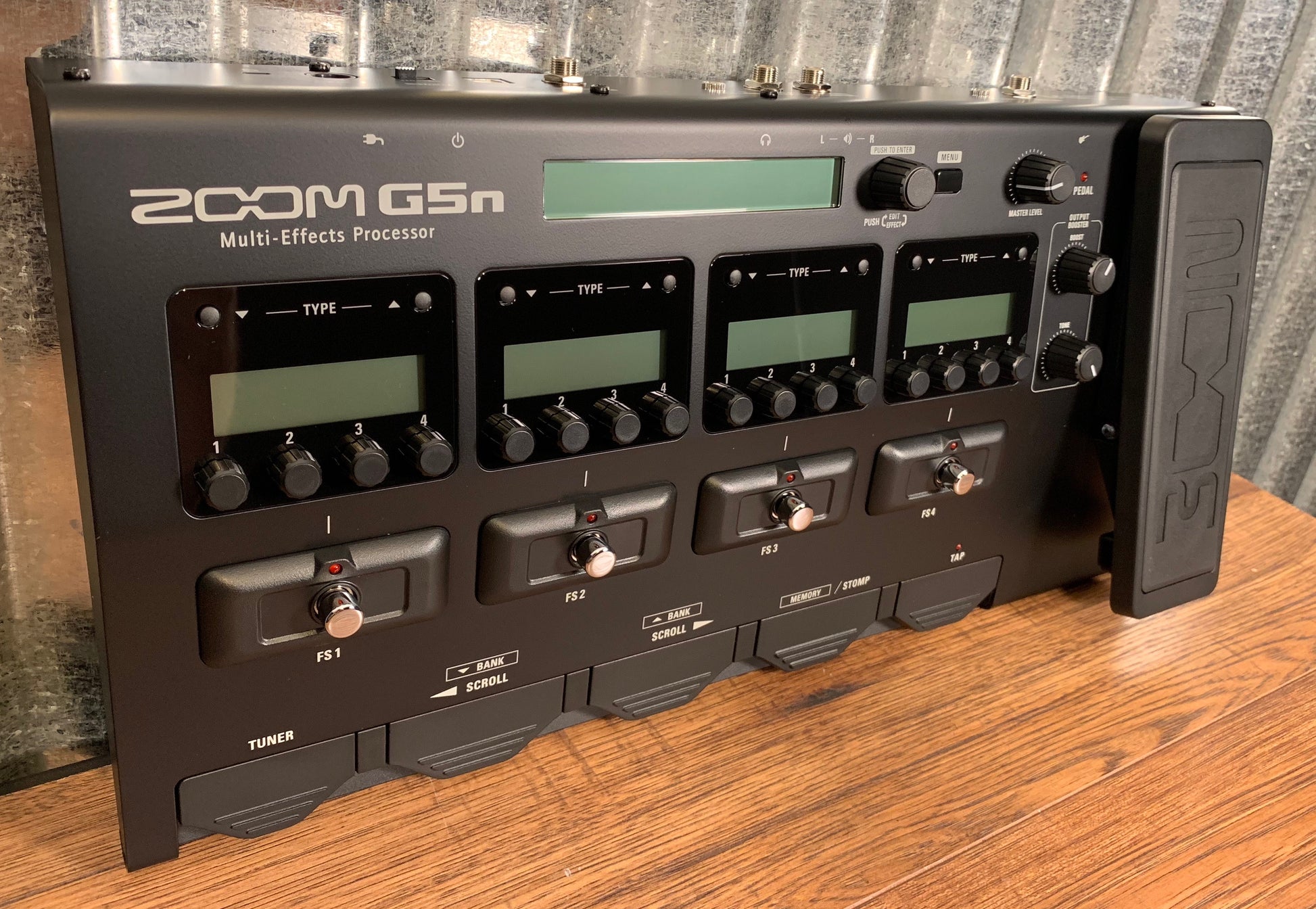 Zoom G5n Multi-Effect Processor & Expression Guitar Effect Pedal