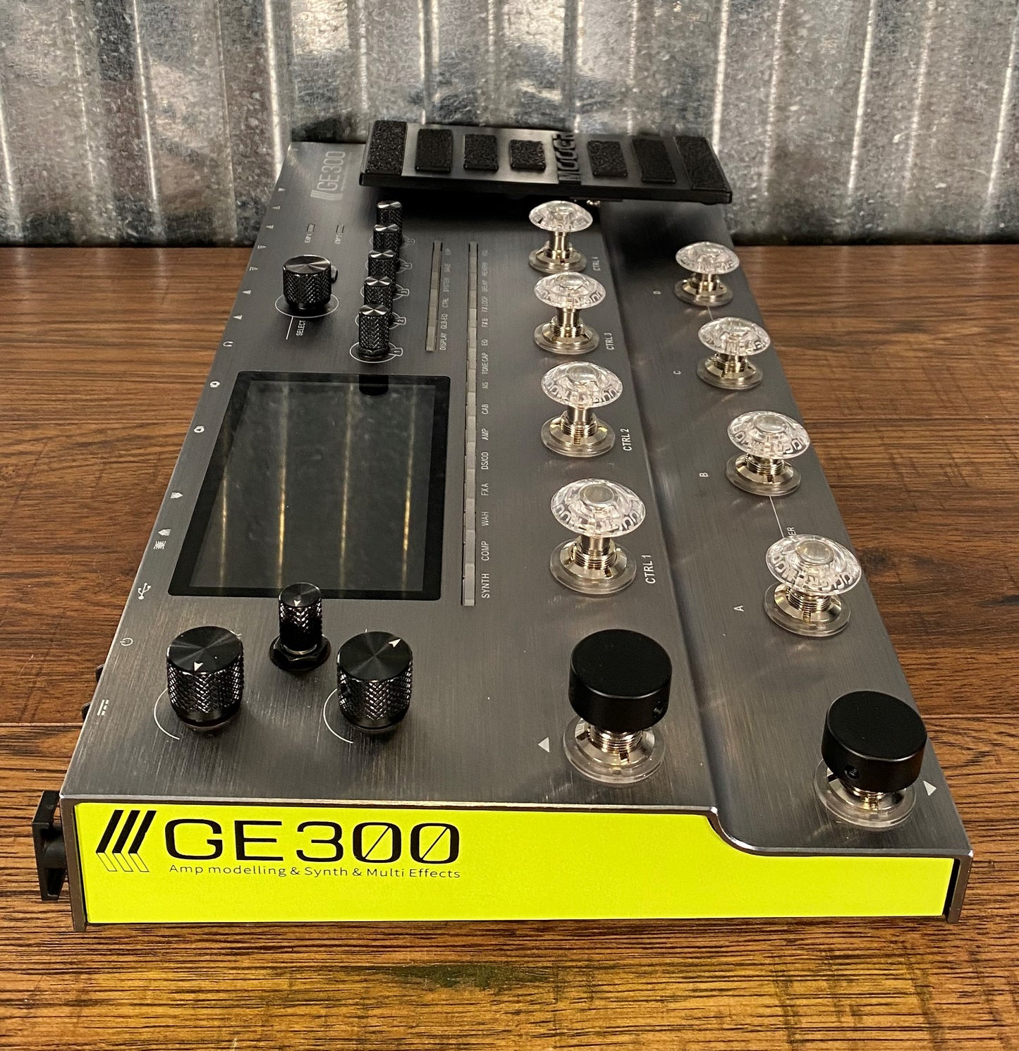 Mooer Audio GE300 Amp Modeling Synth Multi Effect Guitar Pedal Used