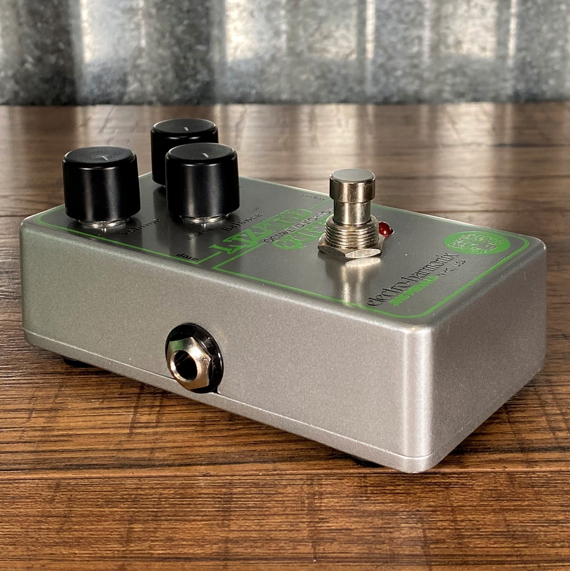 lizard queen pedal Electro-Harmonix EHX Lizard Queen Octave Fuzz Guitar Effect Pedal – Specialty Traders
