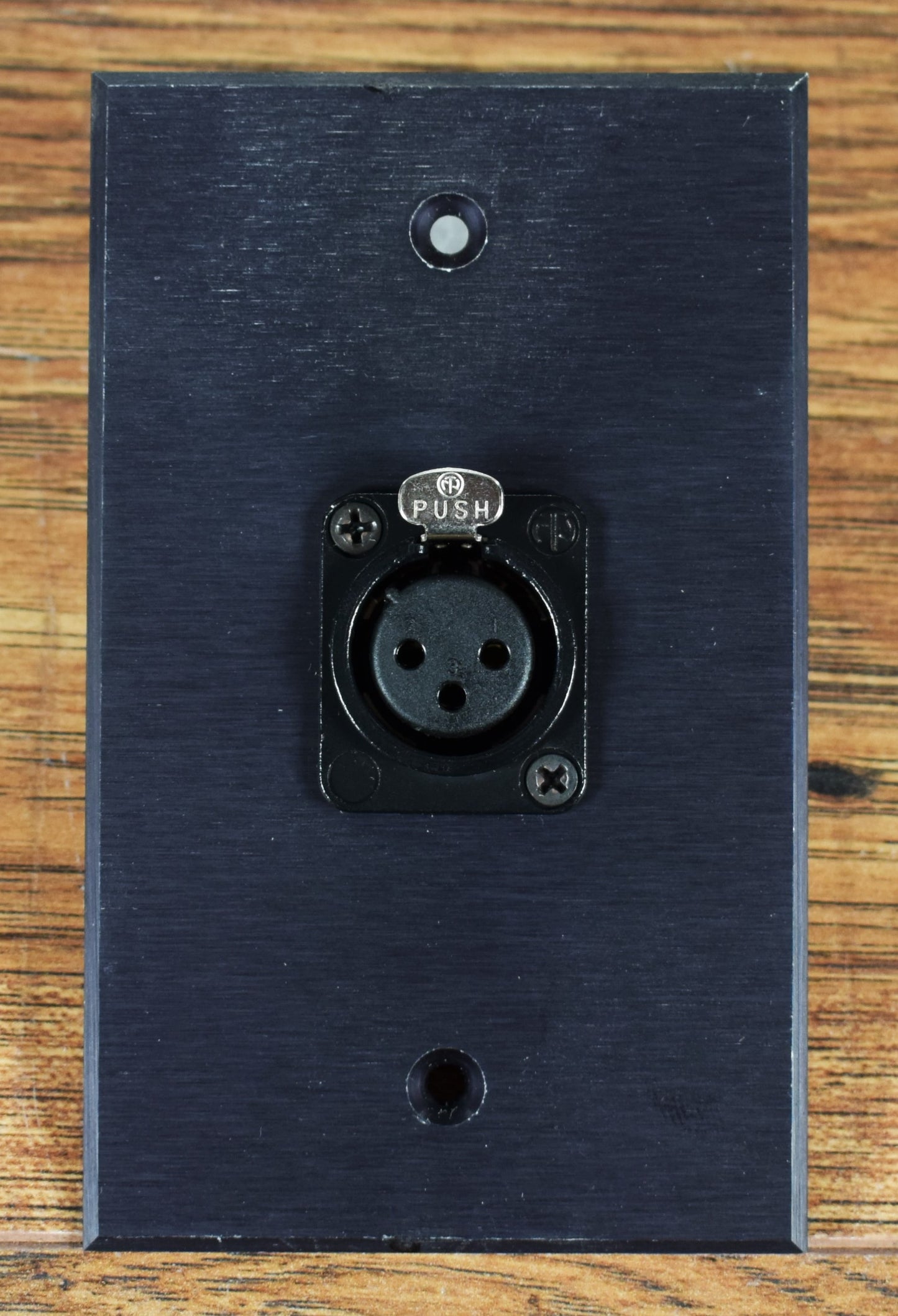 RapcoHorizon SBA-1DFNB XLR Single Gang Wall Plate with 1 Neutrik NC3FD-L-1 Connector Black