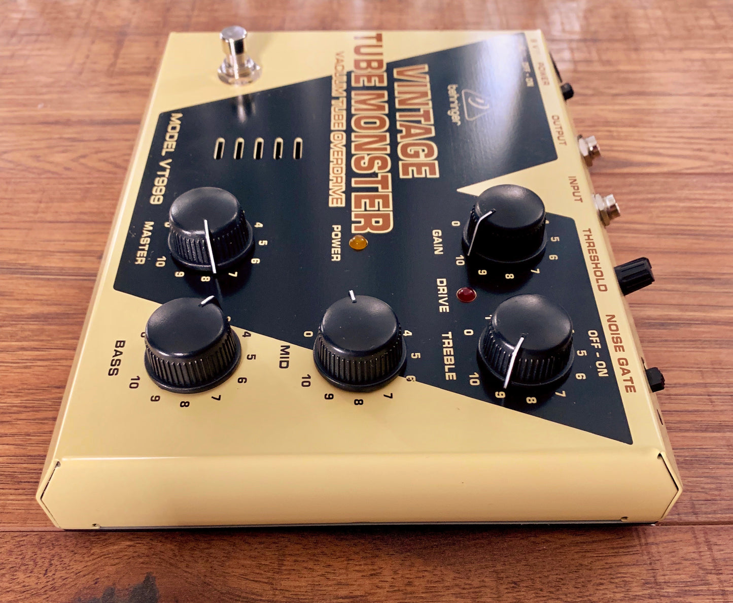 Behringer VT999 Vintage Tube Monster Classic Overdrive Guitar Effect Pedal Used