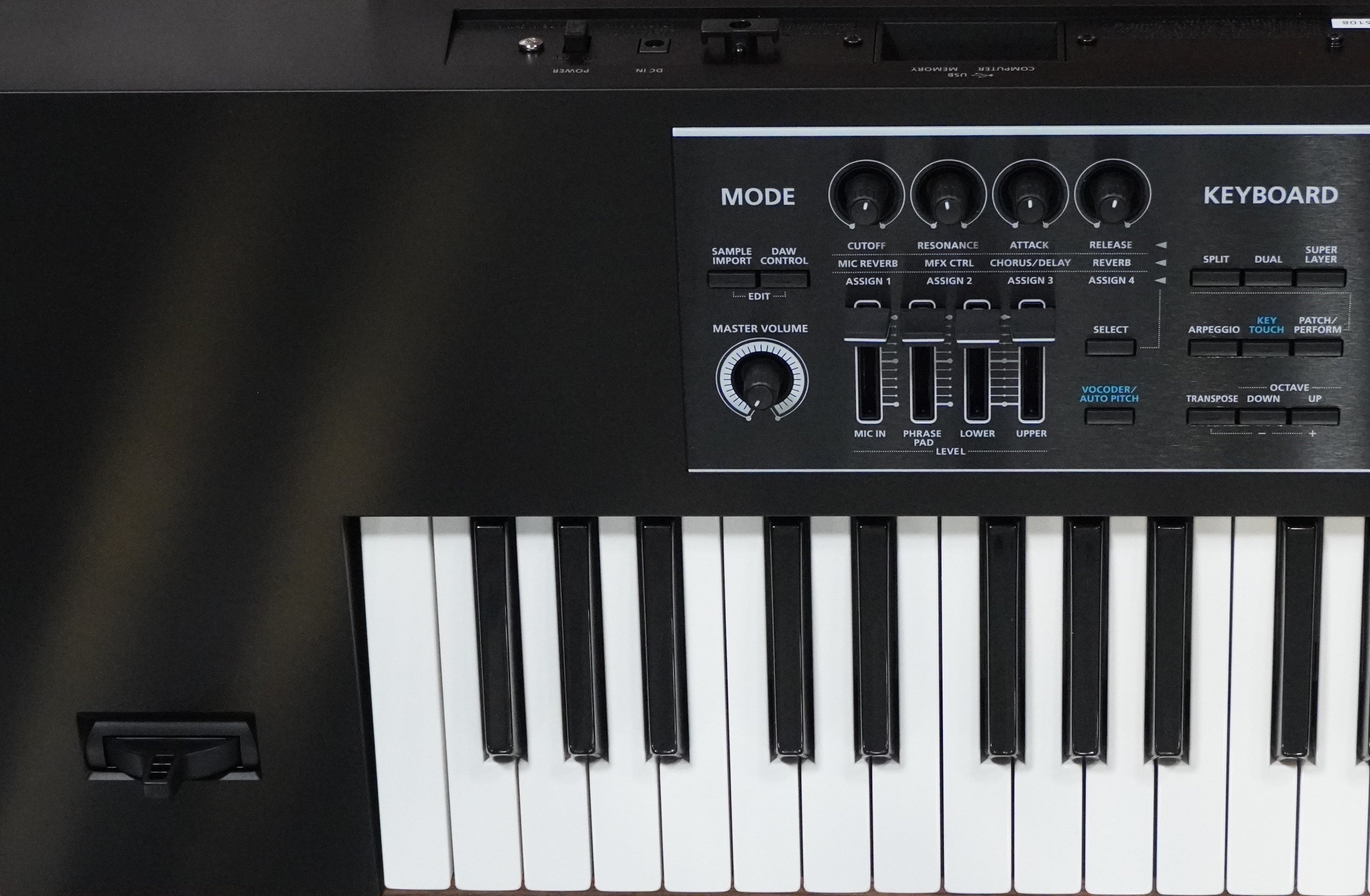 Roland JUNO-DS76 76 Key Synthesizer Keyboard – Specialty Traders