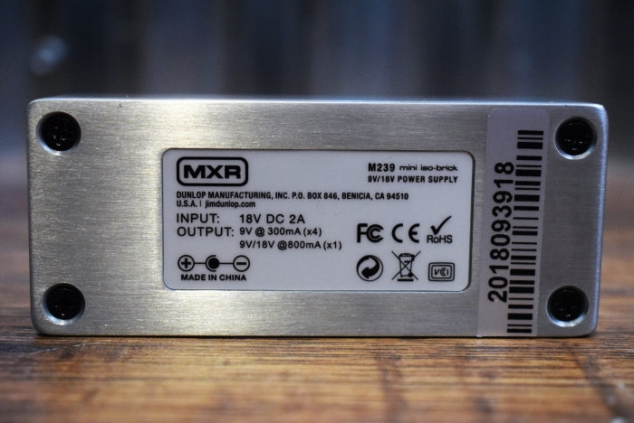 Dunlop MXR M239 Mini ISO Brick Pedalboard Effect Pedal Power Supply Demo