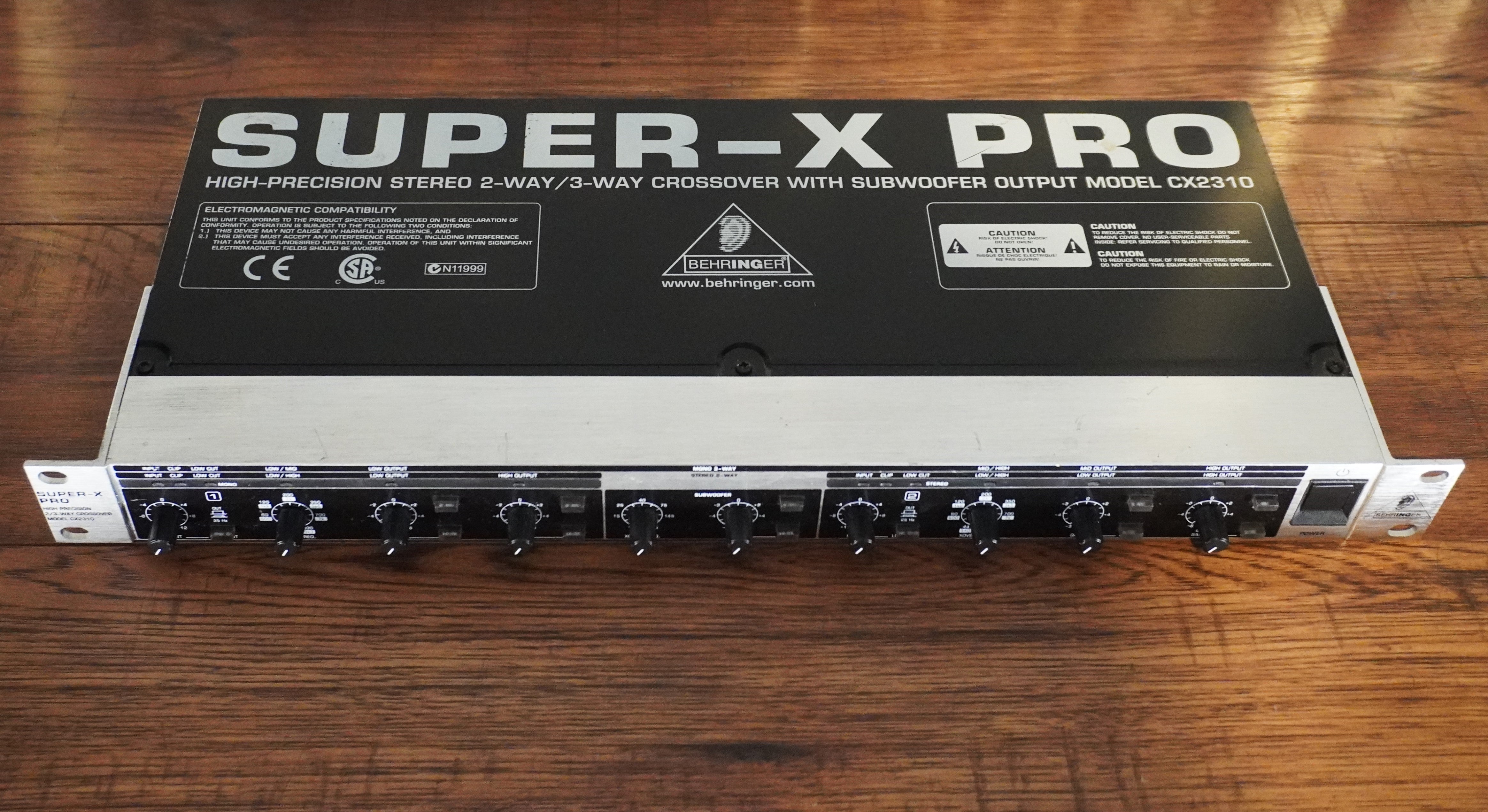 Behringer Super-X Pro CX2310 Stereo 2-Way/Mono 3-Way Crossover Rackmou